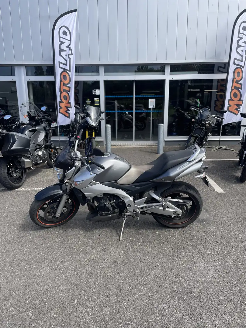 Suzuki GSR 600 Gris - 1