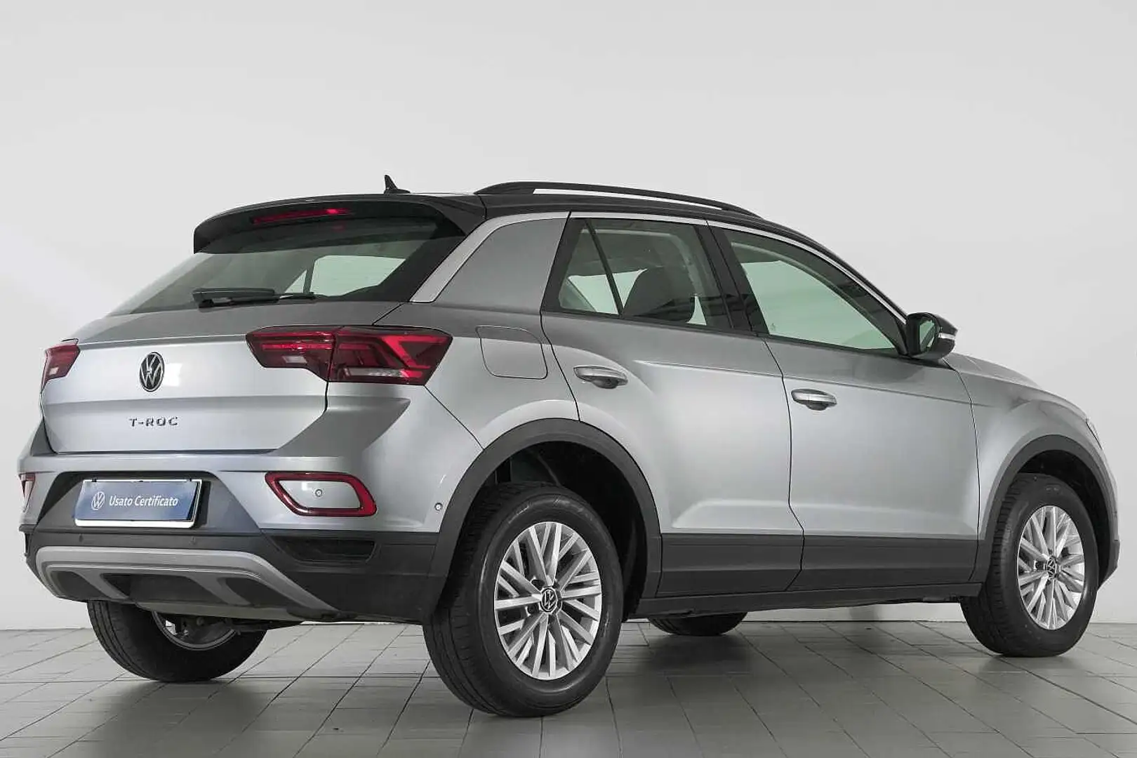Volkswagen T-Roc 1.5 TSI DSG Life 150 CV Grigio - 2