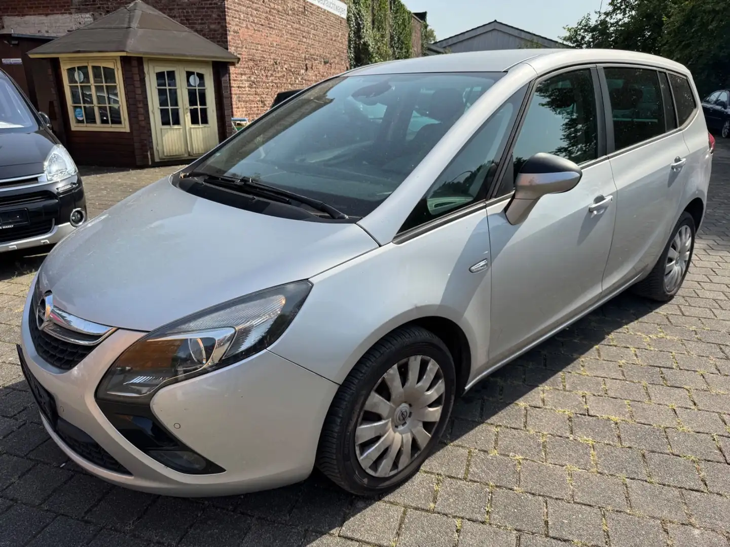 Opel Zafira C 2.0 Tourer Edition AUTOMATIK/TÜV 01/26 Silber - 1