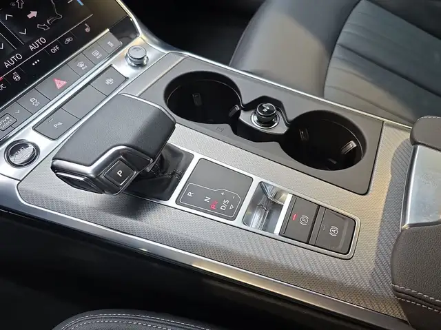 Audi A6 view 11