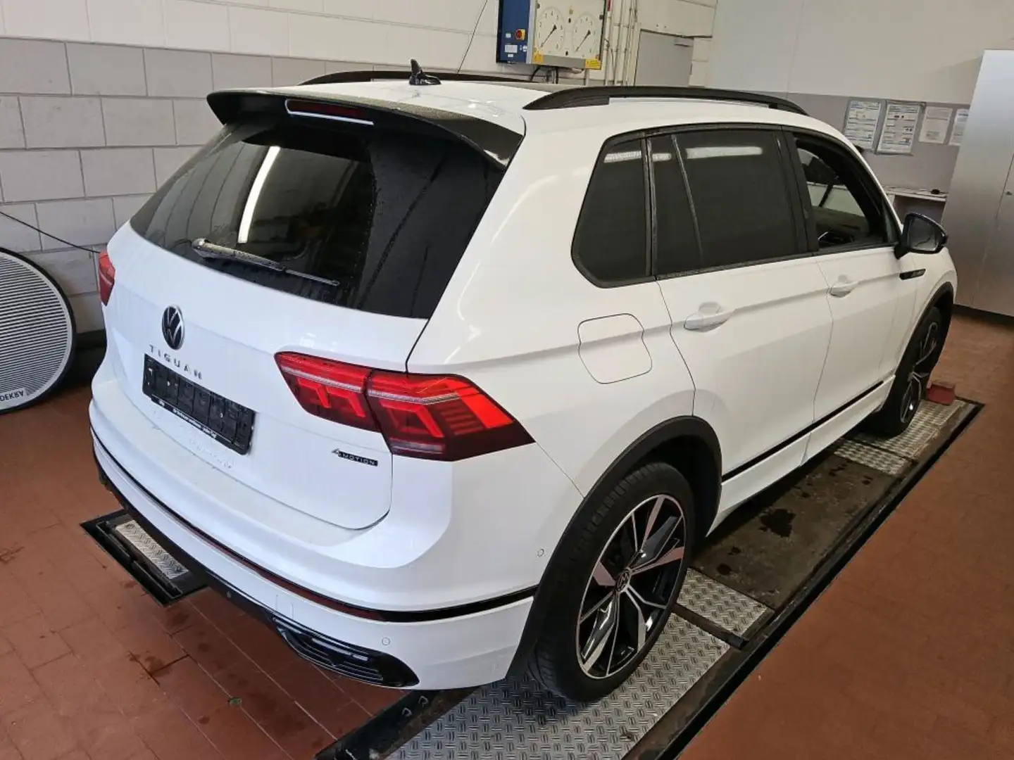 Volkswagen Tiguan 2.0 TDI DSG 4M R-Line HuD PANO HARMAN AHK Weiß - 2