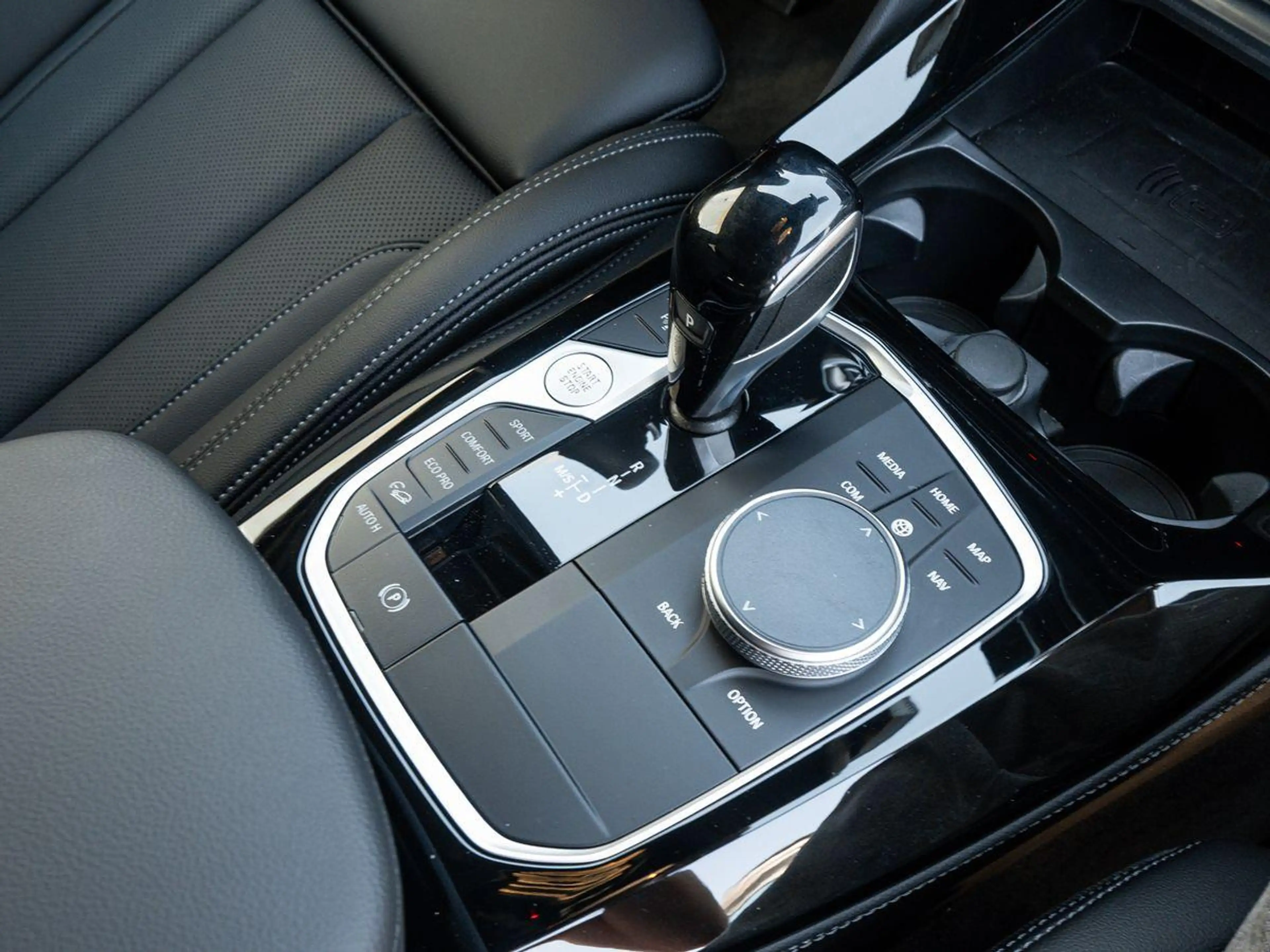BMW X4 xDrive20d M-Sport StdHz AHK PANO ACC Laser HuD — photo 13