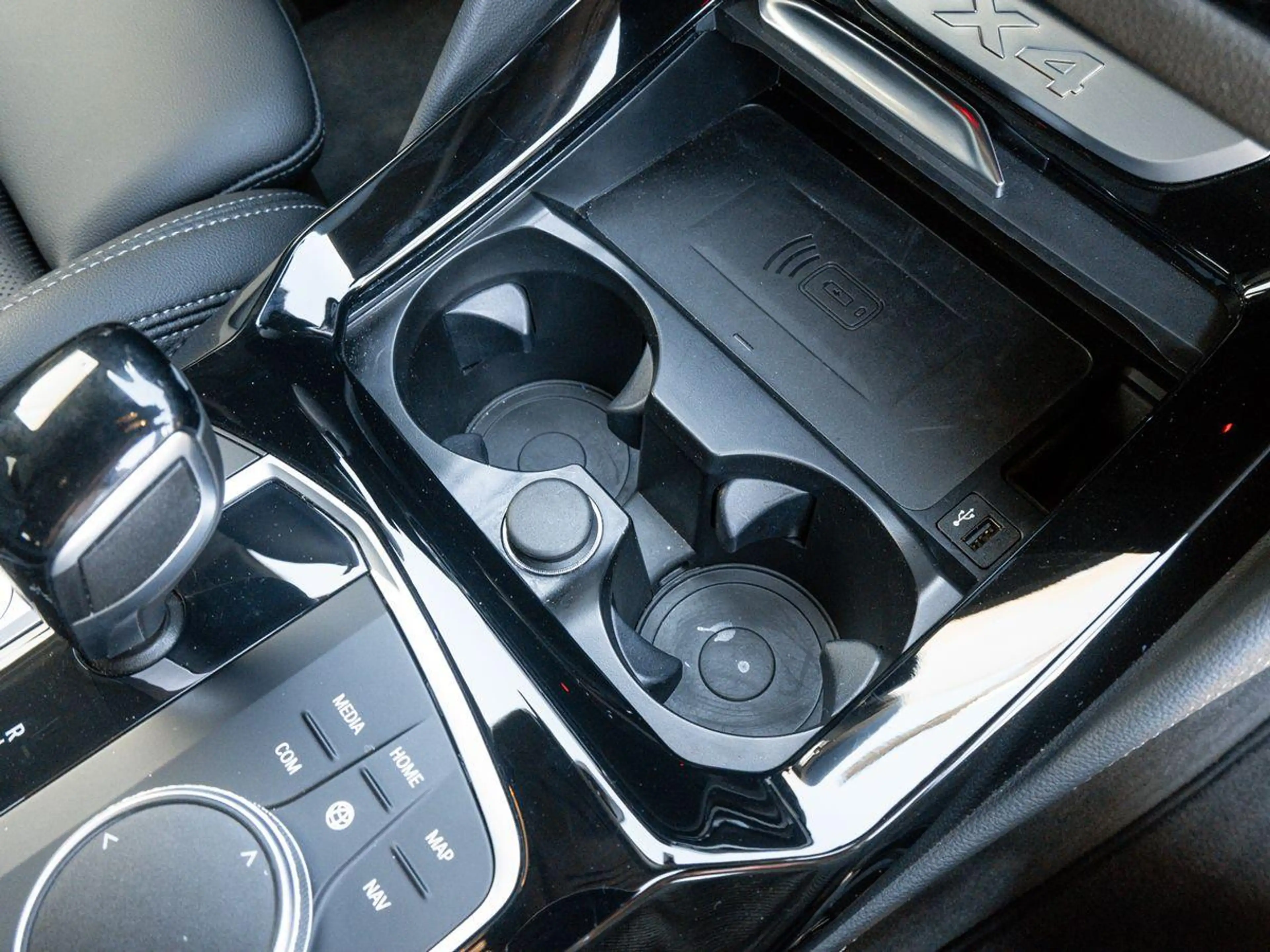 BMW X4 xDrive20d M-Sport StdHz AHK PANO ACC Laser HuD — photo 14