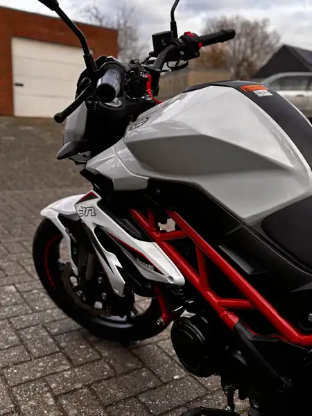 Benelli BN 125 - foto 6