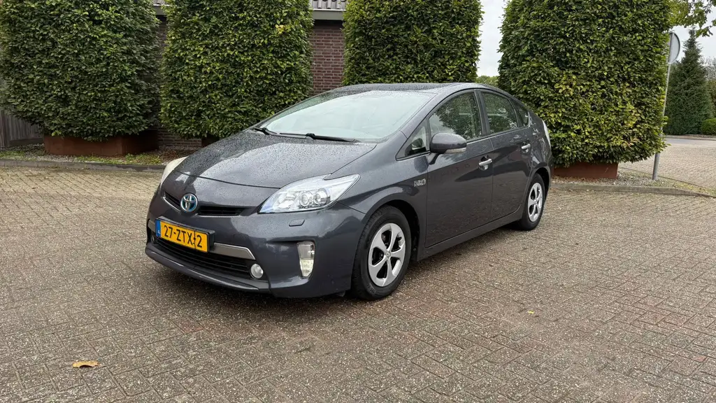 Toyota Prius 2013 из Европы — купить под ключ