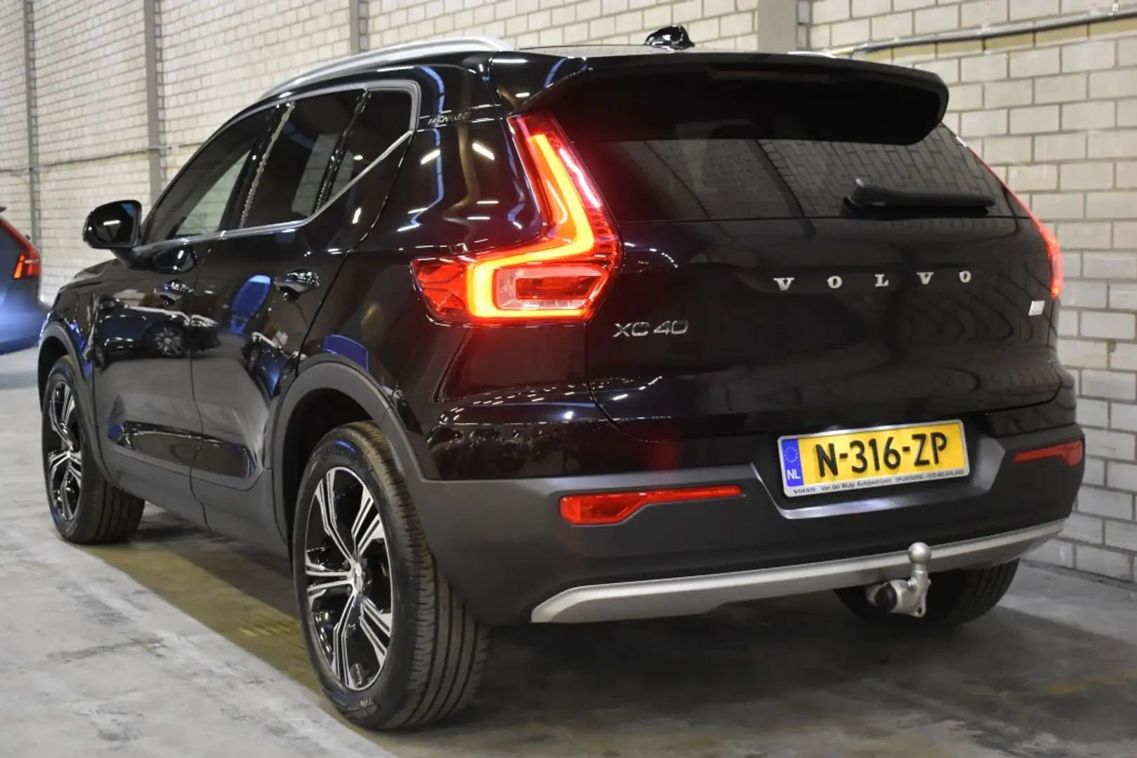 Volvo XC40 T4 211PK Inscription | Trekhaak | Leder | Getint G Noir - 2