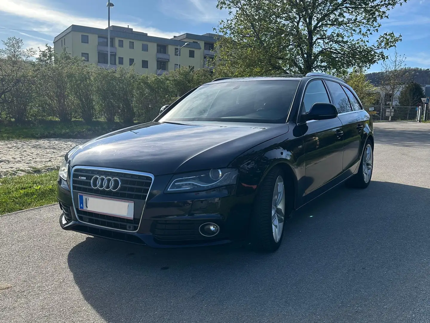 Audi A4 Avant 2,0 TDI S line Schwarz - 2