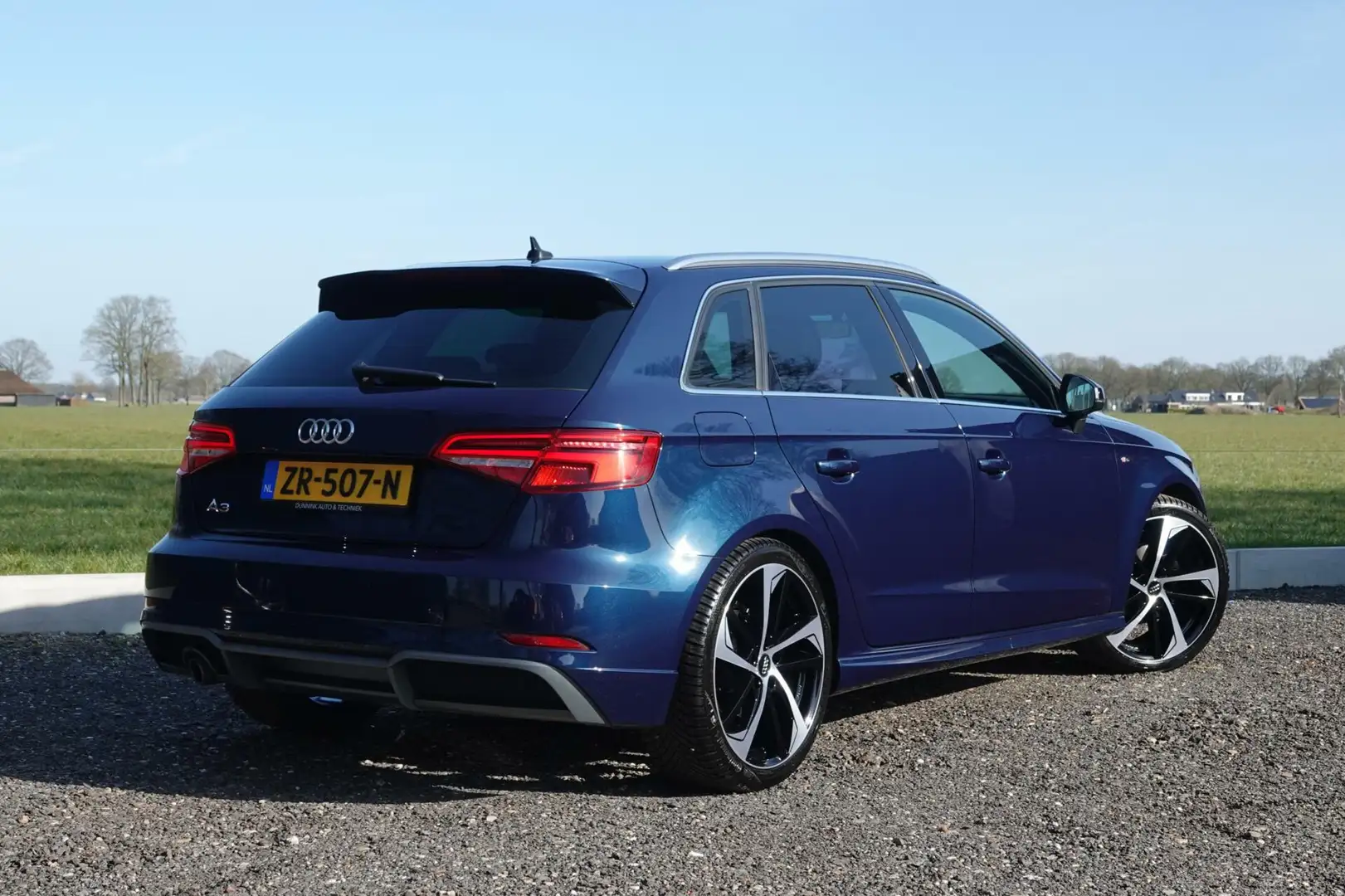 Audi A3 Sportback 3x S-line S-tronic VIRTUAL CARPLAY PDC Zwart - 2