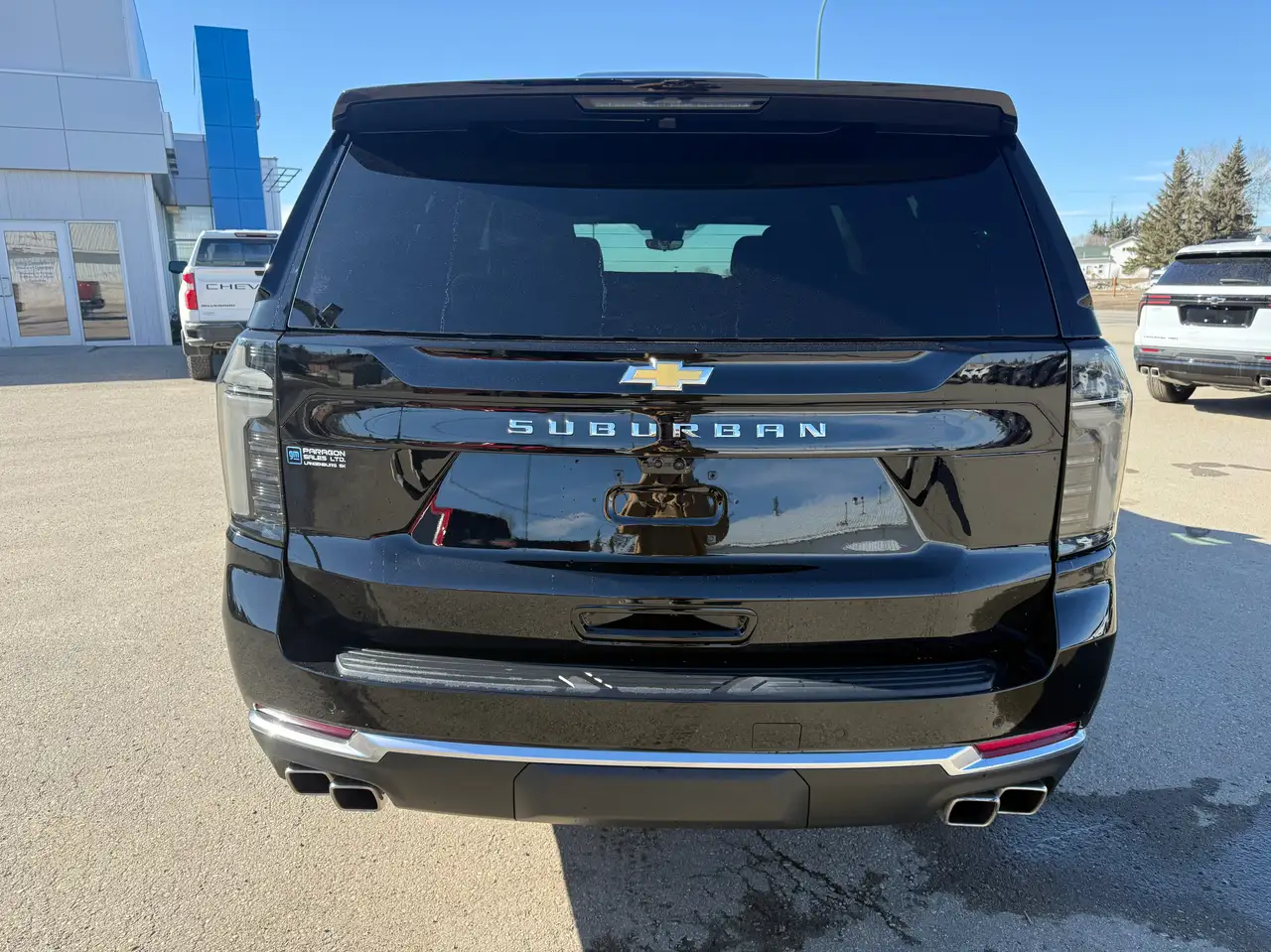Chevrolet Suburban снимка Chevrolet Suburban
