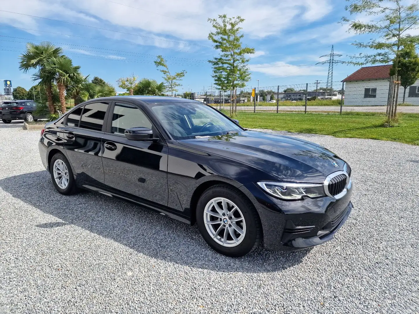 BMW 320 d Limo. Advantage,Aut.,Navi.,Hi-Fi,AHK,Laser Schwarz - 1