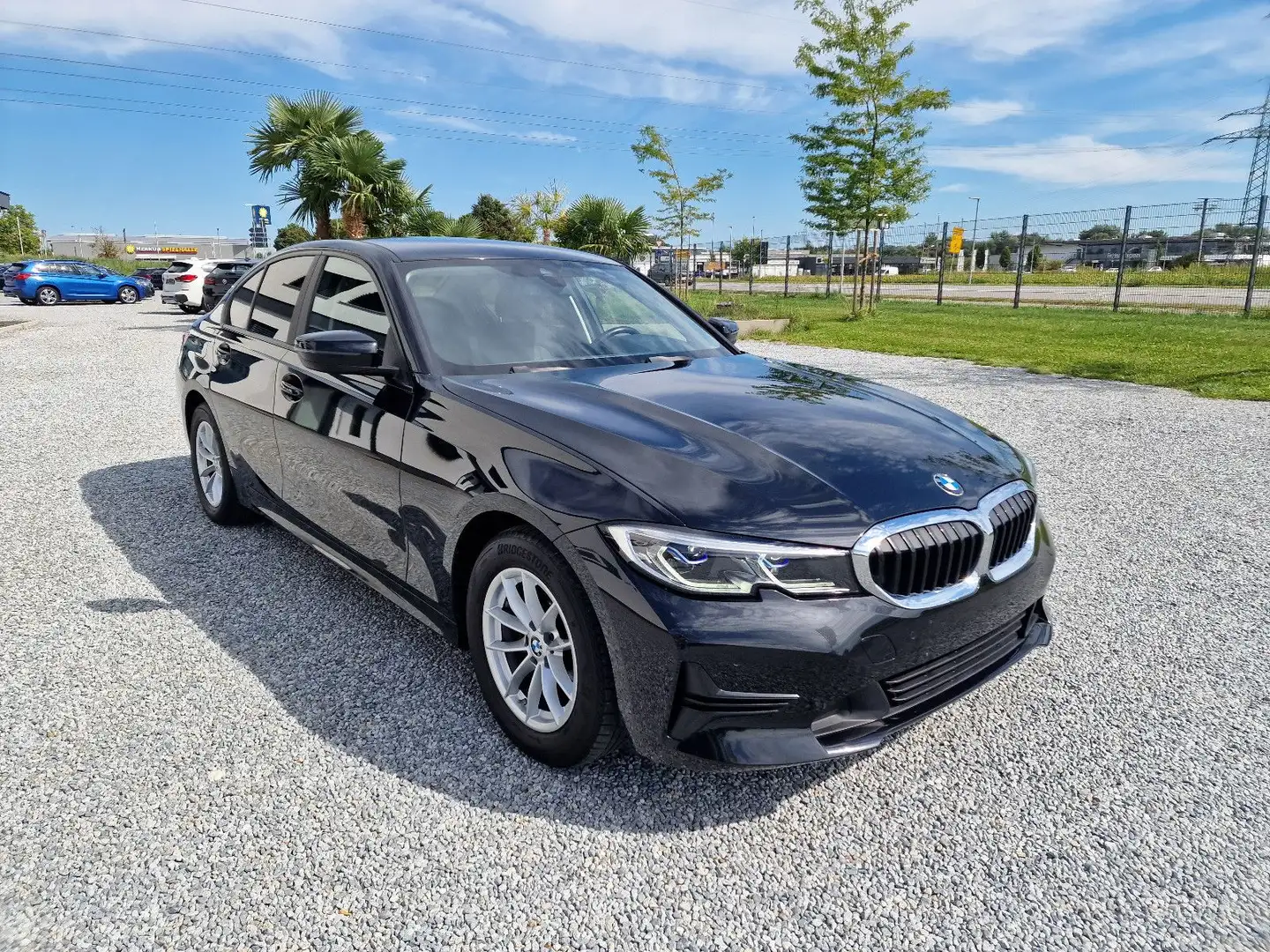 BMW 320 d Limo. Advantage,Aut.,Navi.,Hi-Fi,AHK,Laser Schwarz - 2