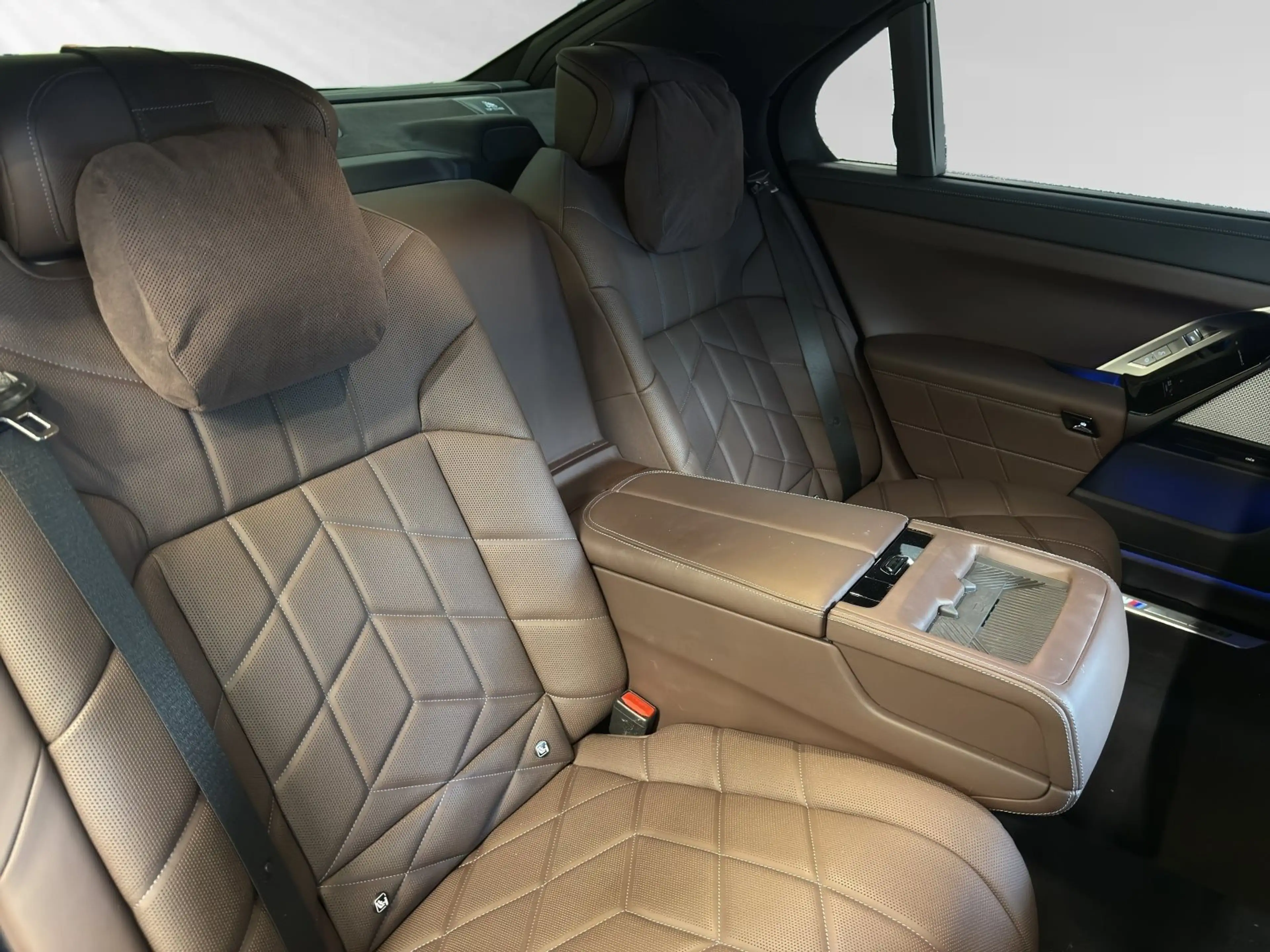 BMW 750 e xDrive TV-Fond-Entertainment|UPE: 187.440,- — photo 15