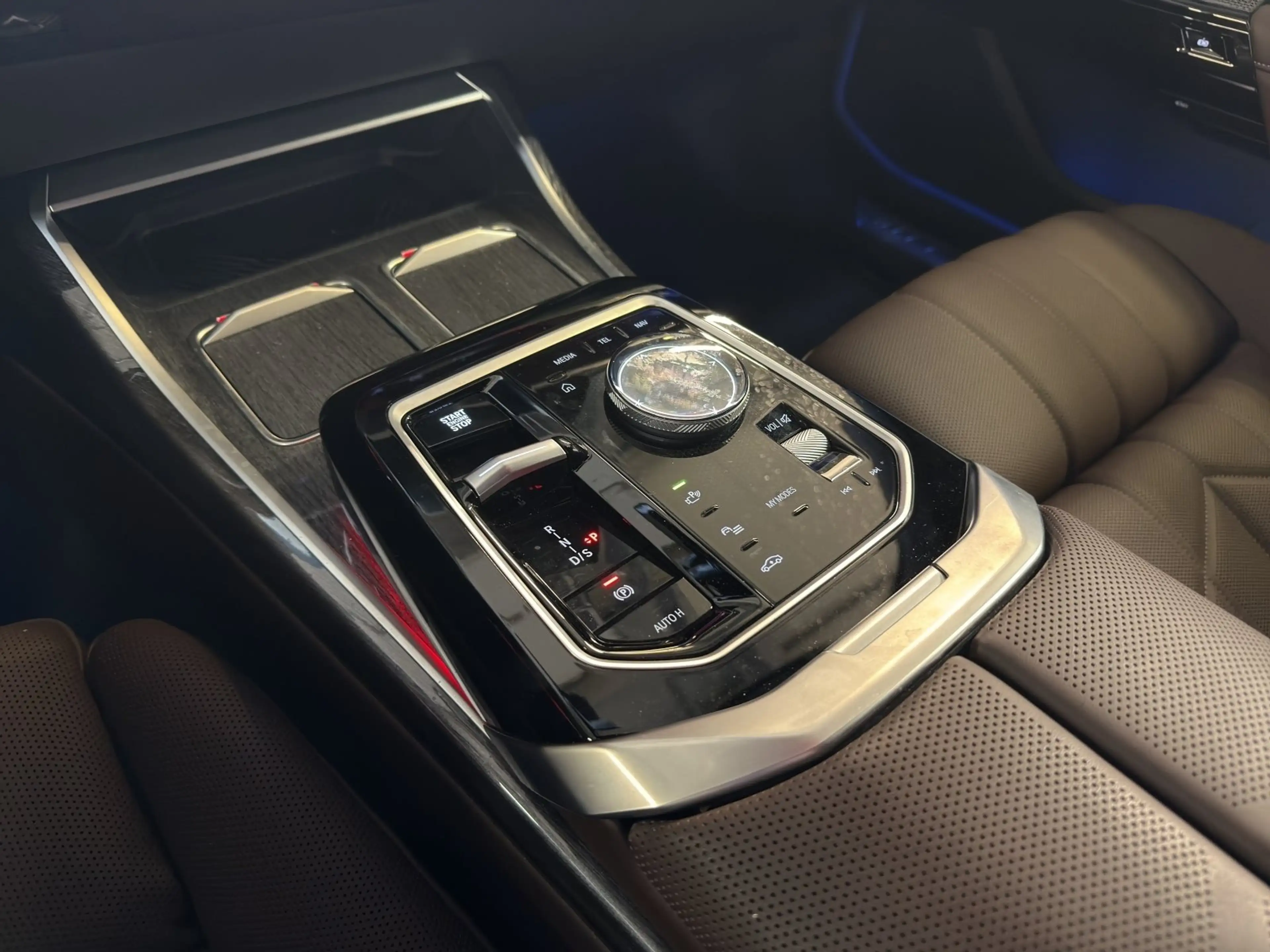 BMW 750 e xDrive TV-Fond-Entertainment|UPE: 187.440,- — photo 13