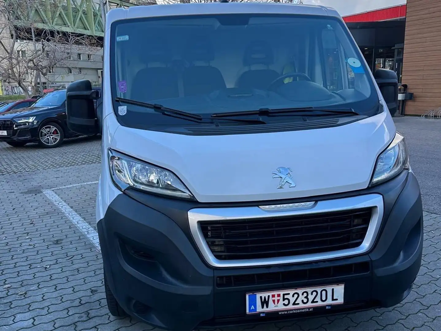 Peugeot Boxer Boxer Bus 3300 L2H2 BlueHDi 120 S Biały - 1