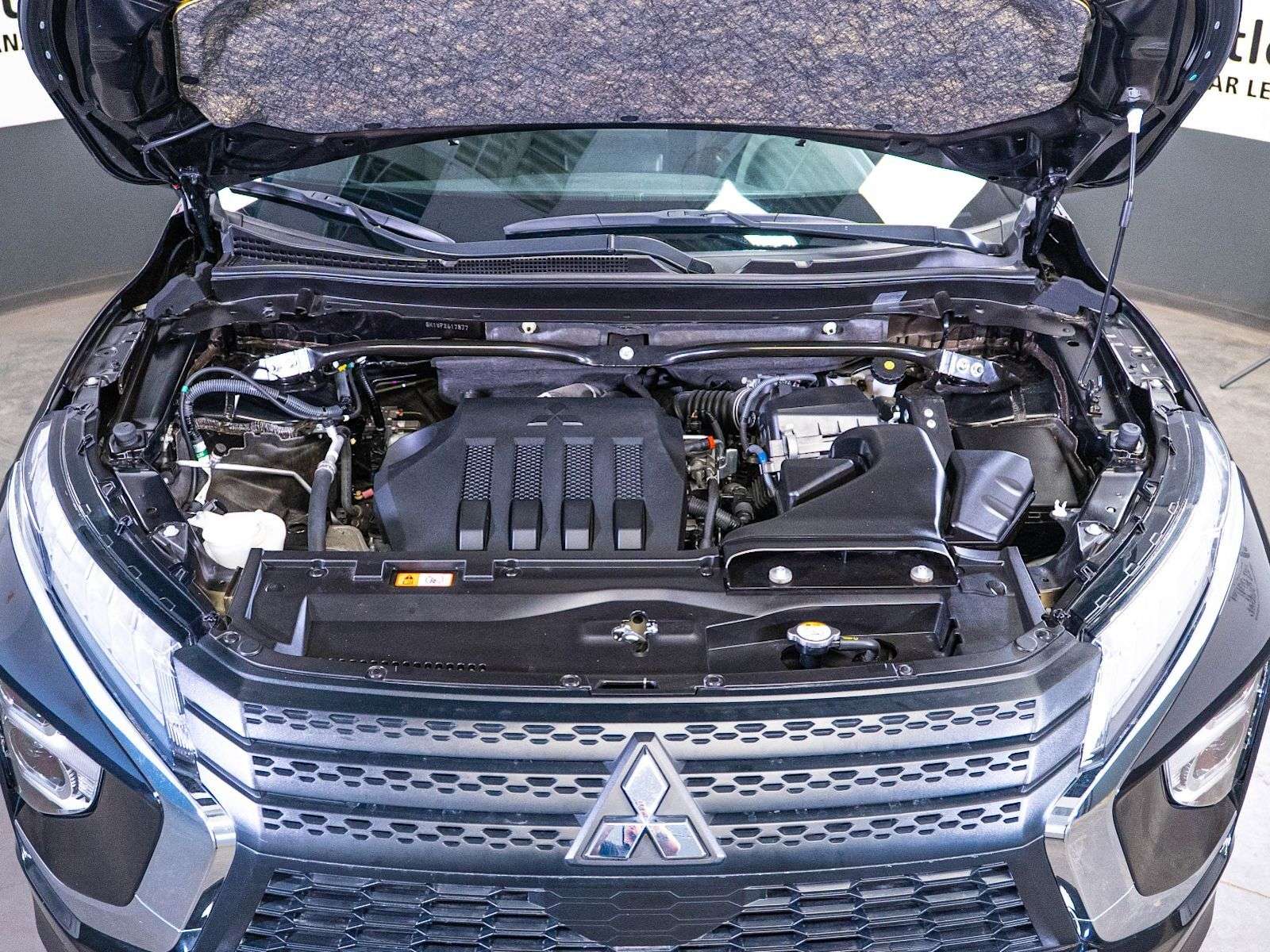 2023 Mitsubishi Eclipse Cross SE *LOW KMS, AWD, HEATED SEATS, TURBOCHARGED* — снимка 1