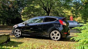 1.6 EcoBoost mit Leder-Sport-Paket ST