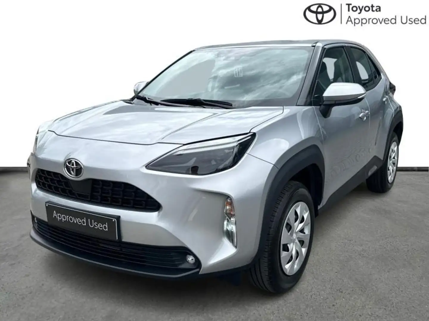 Toyota Yaris Cross DYNAMIC + TREKHAAK & CARPLAY Grijs - 1