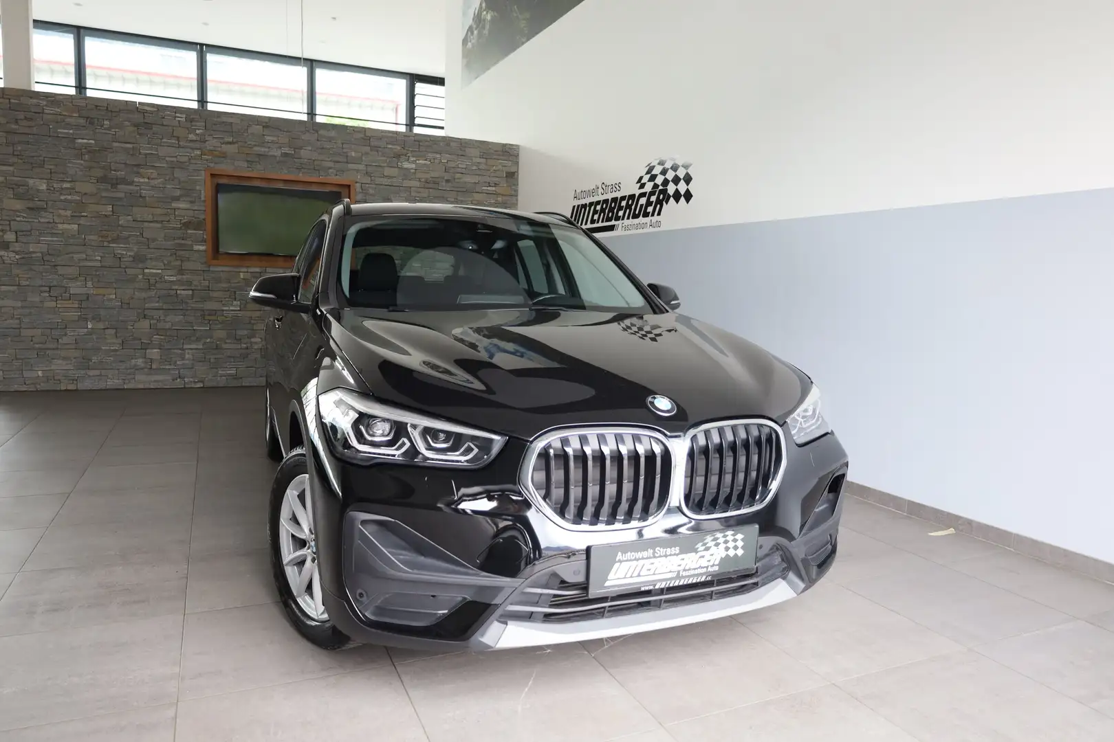 BMW X1 xDrive18d Advantage Head-Up Schwarz - 2