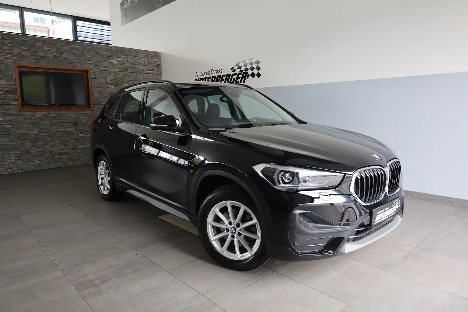 BMW X1 xDrive18d Advantage Head-Up Schwarz - 1