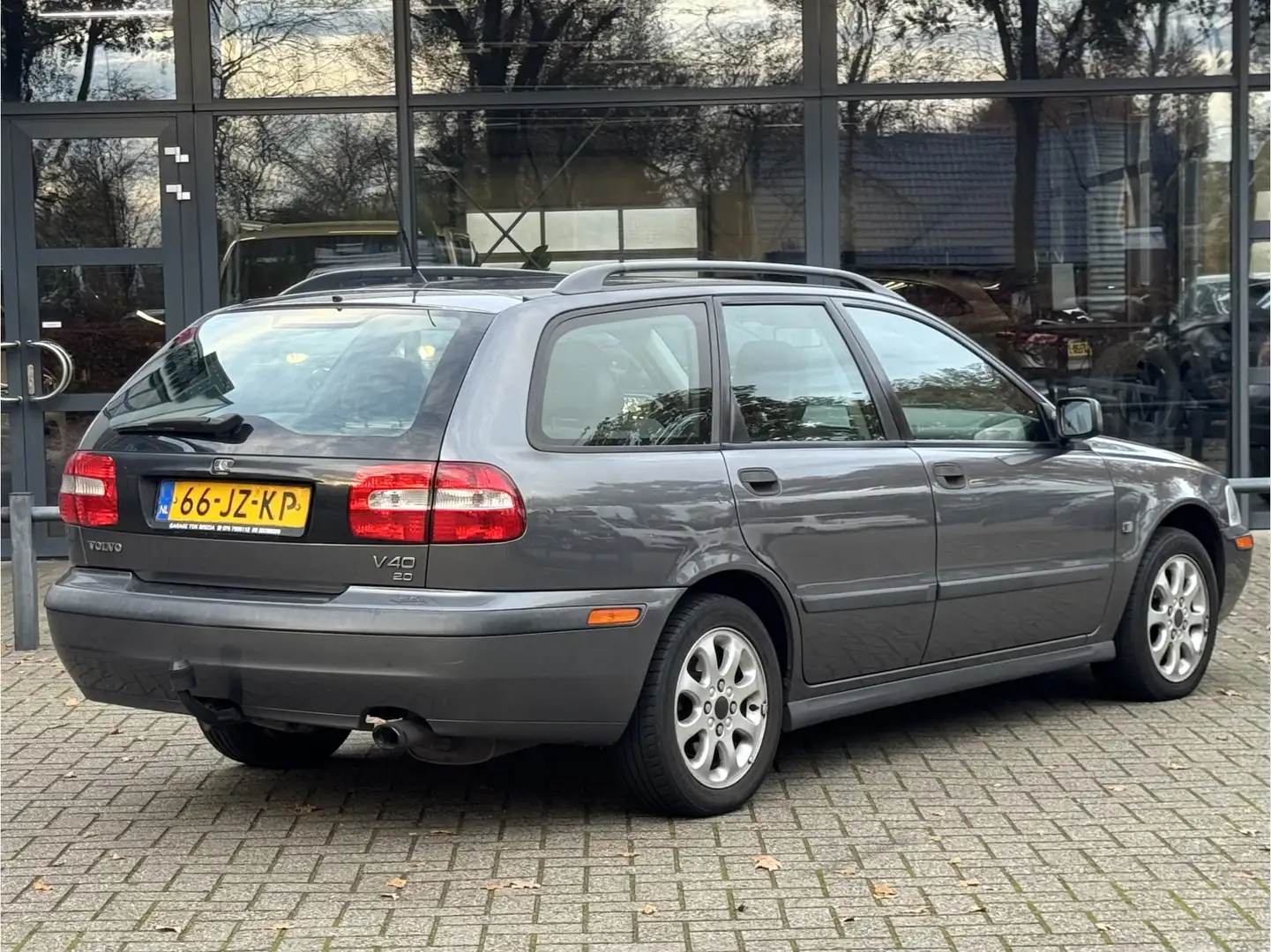 Volvo V40 2.0 Europa Airco/Cruise/ Zo Mee Gris - 2