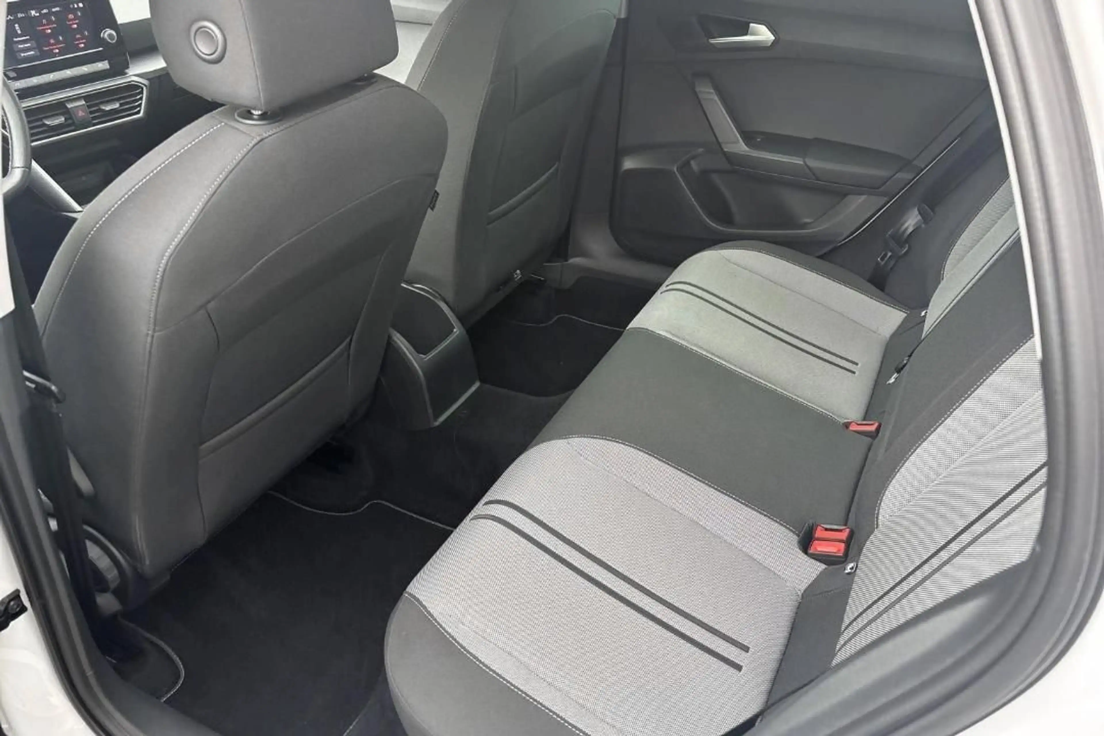 SEAT Leon Sportstourer Style — photo 13