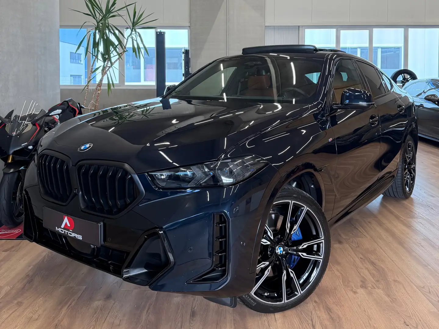 BMW X6 30d xDrive M Sport / AHK / Standheizung / Pano Schwarz - 1