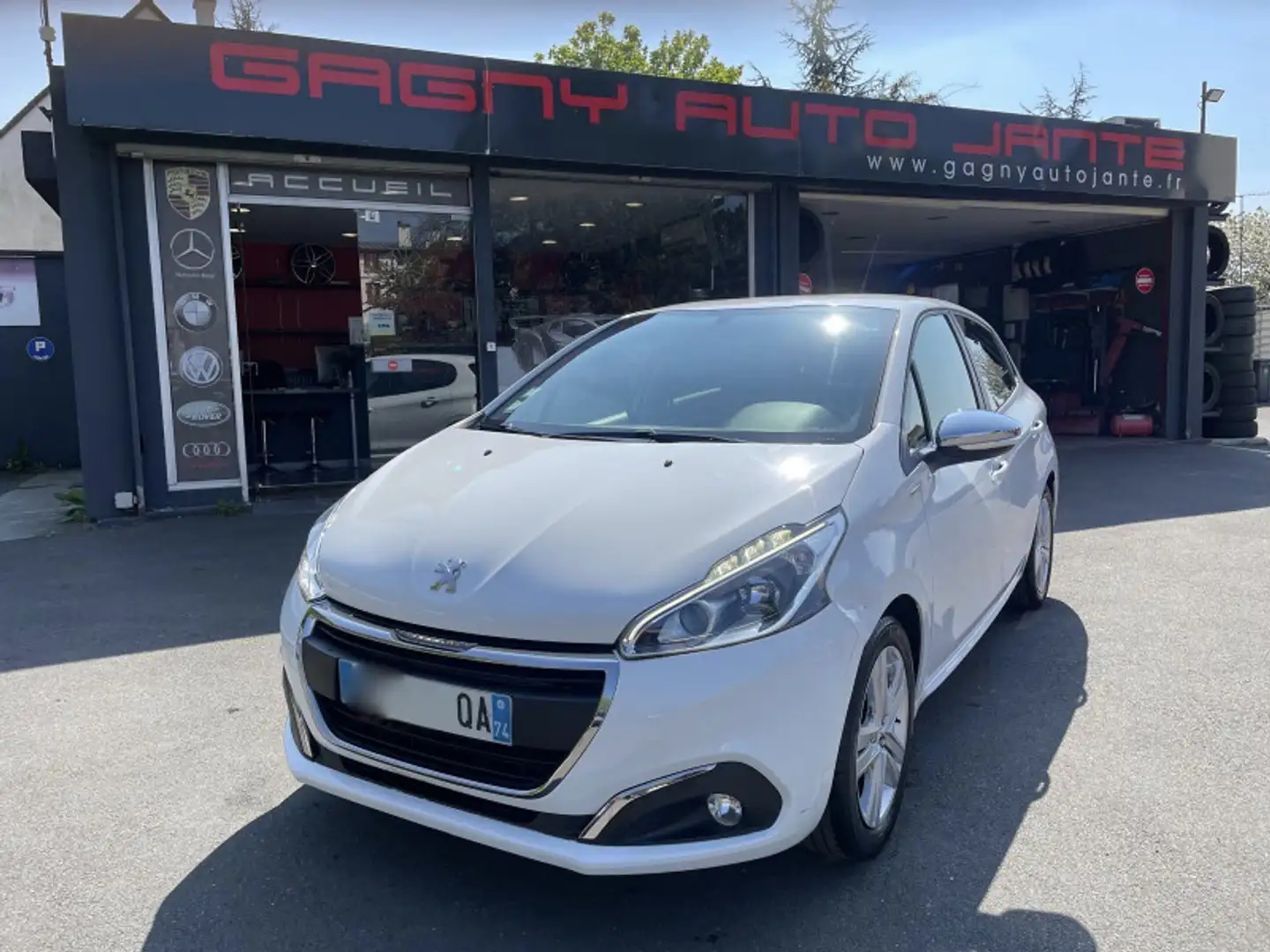 Peugeot 208 1.2 PURETECH 82CH ACTIVE 5P Blanc - 1