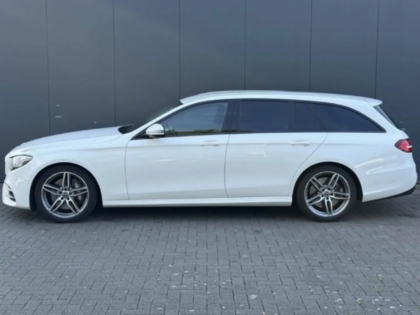 Mercedes-Benz E 400 T-Modell 4Matic AMG Line+BURMESTER+RFK Weiß - 2