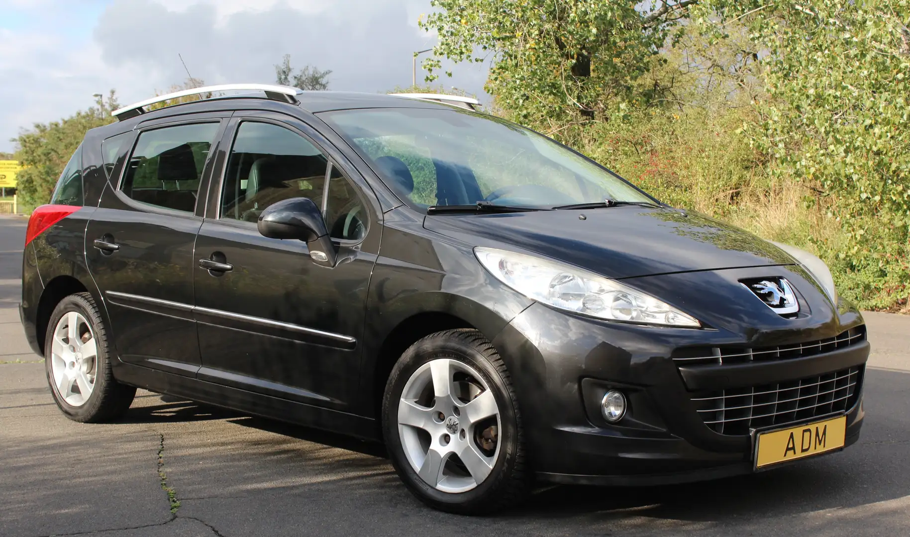 Peugeot 207 Premium Panoramadach Schwarz - 1