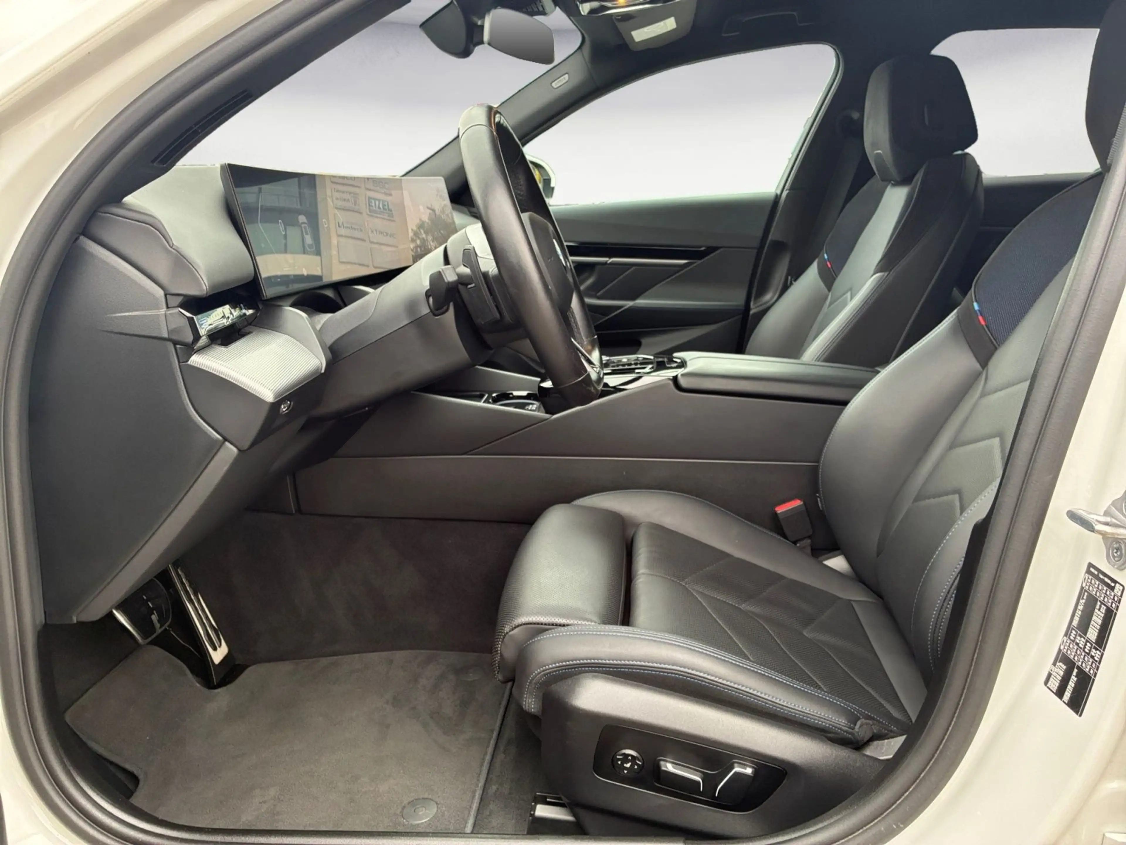 BMW 520 d Touring M Sportpaket AHK Driving Assistant — photo 12