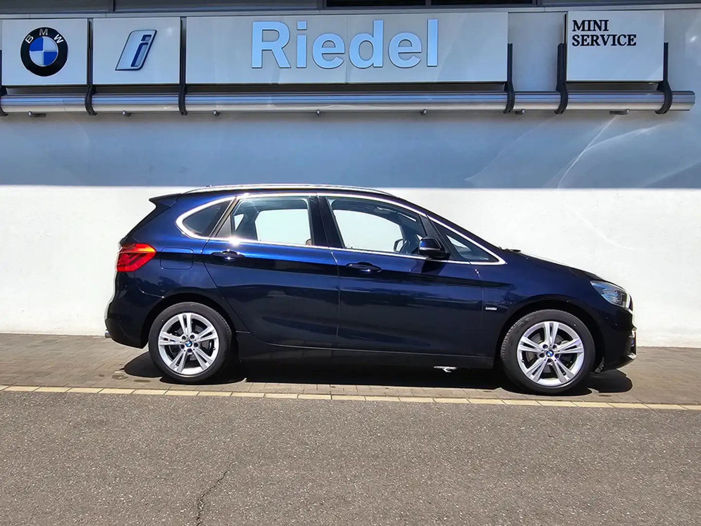 BMW 220 i Active Tourer Luxury Head-Up*Pano*AHK*PDC* Azul - 2