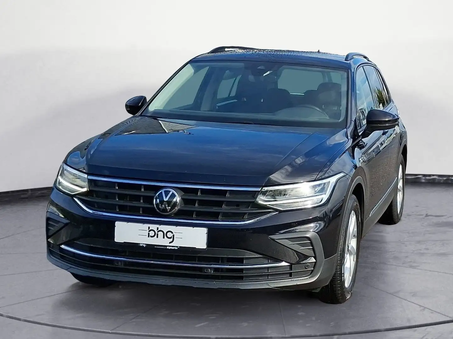 Volkswagen Tiguan 2.0 TDI SCR Life AHK Navi connect Winterp Schwarz - 2