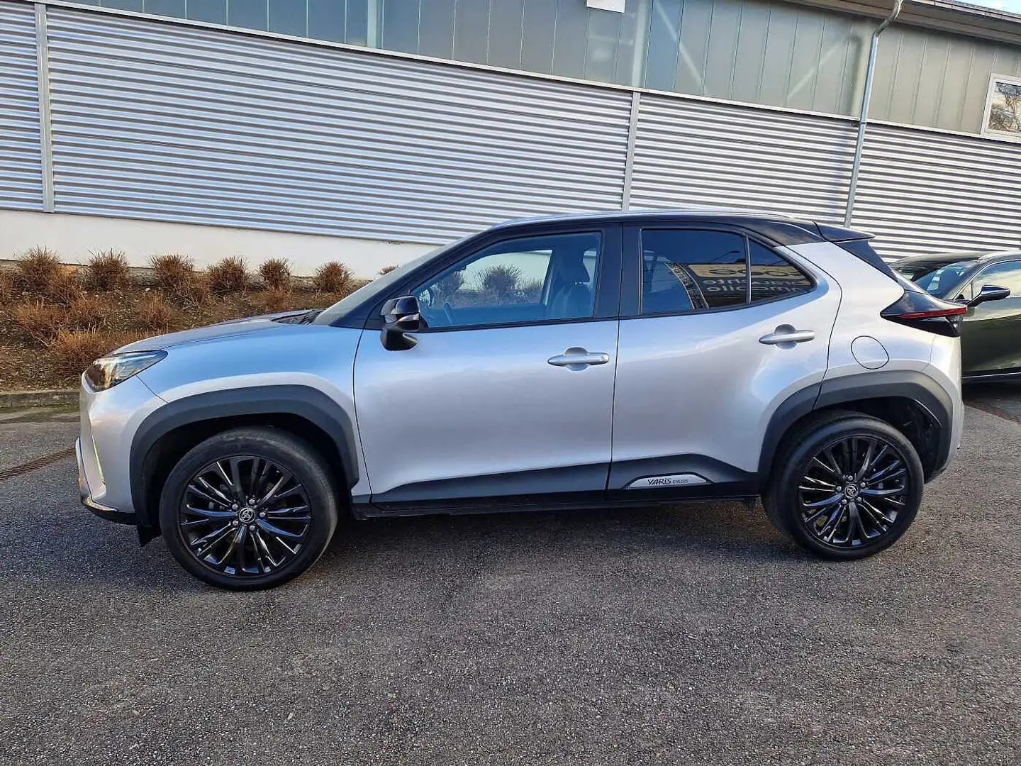 Toyota Yaris Cross Hybrid 1.5 VVT-i AWD-i Adventure/AHK Silber - 2