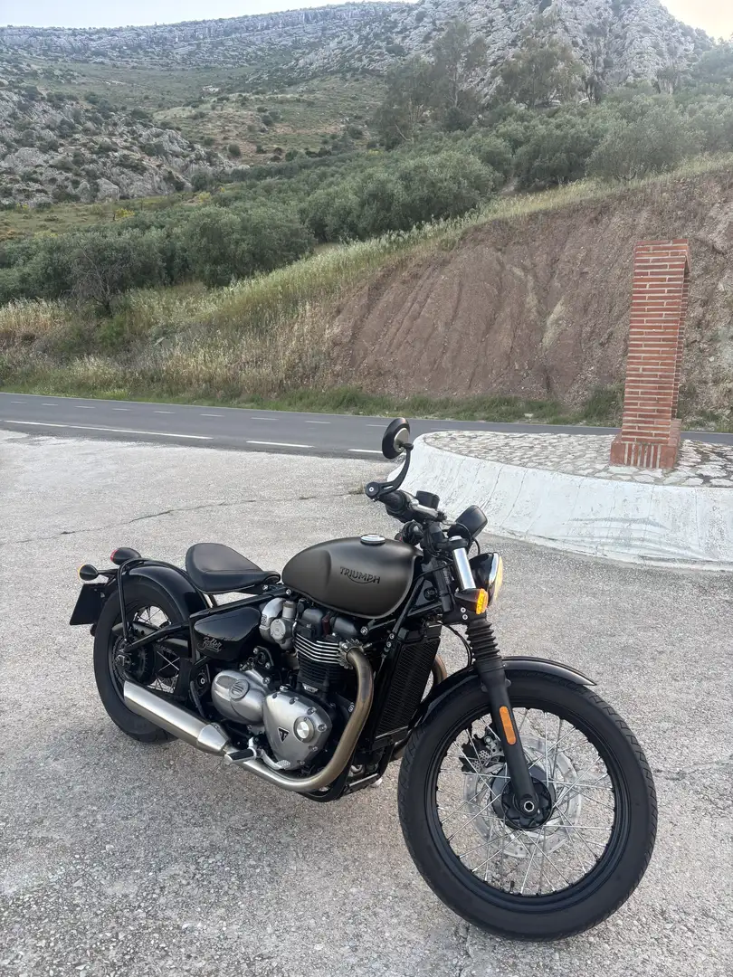 Triumph Bonneville Bobber - 2