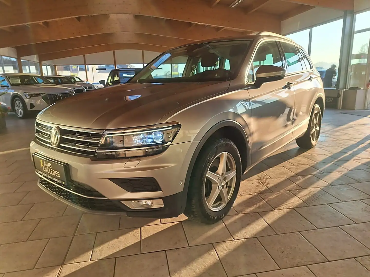 Volkswagen Tiguan 2,0 TDI SCR 4Motion Highline DSG Silber - 2