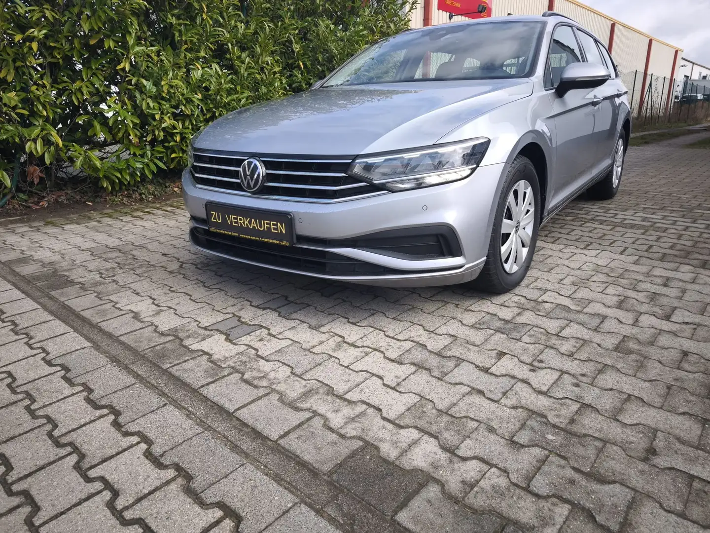 Volkswagen Passat Variant Conceptline Grau - 1