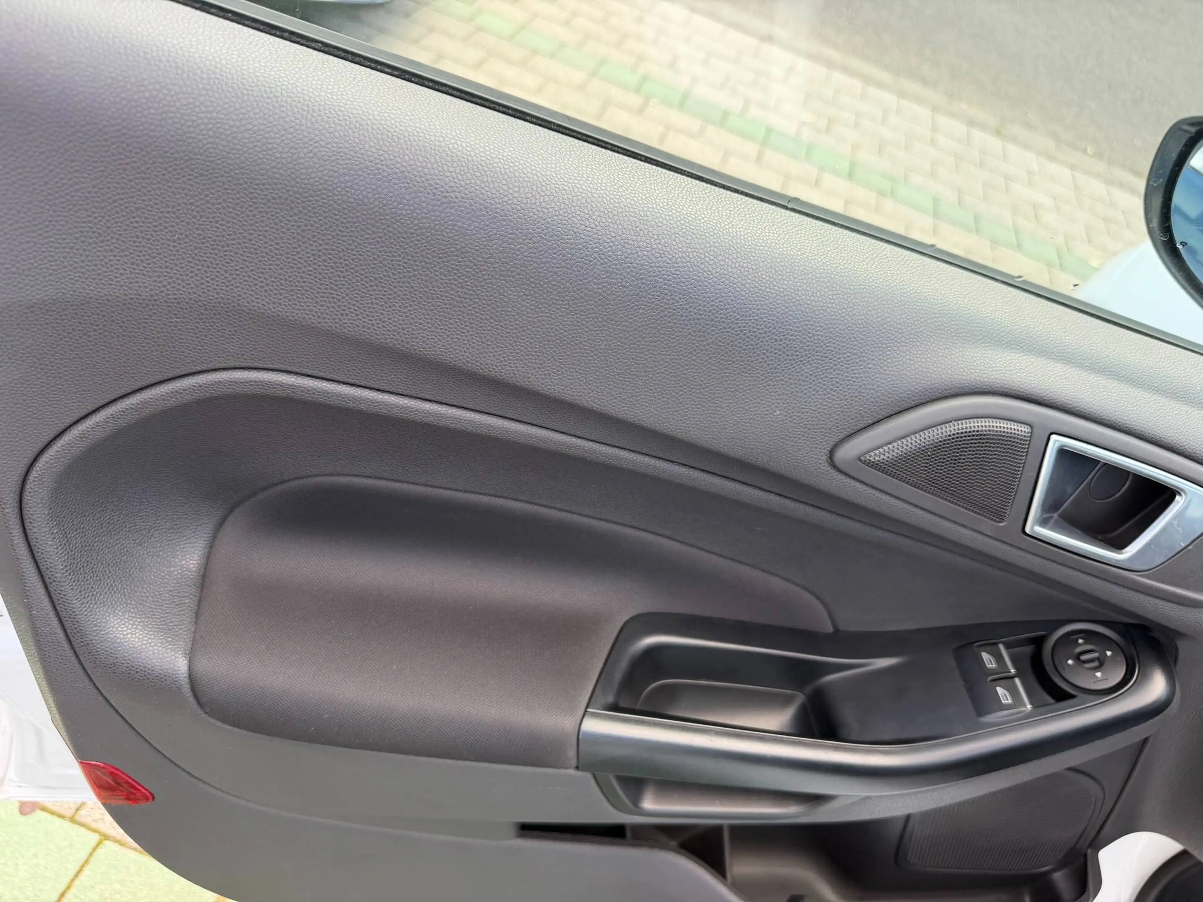 Ford Fiesta Sync Edition — photo 18