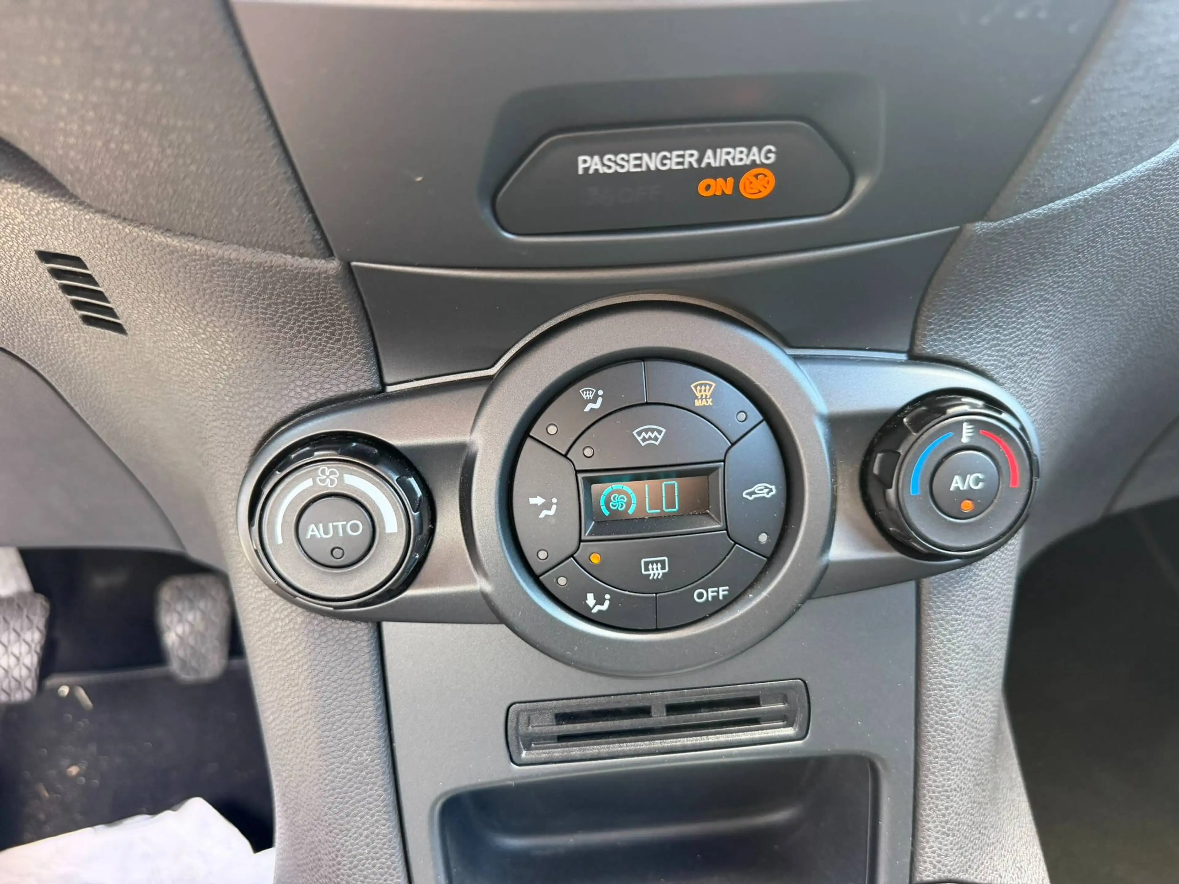 Ford Fiesta Sync Edition — photo 14