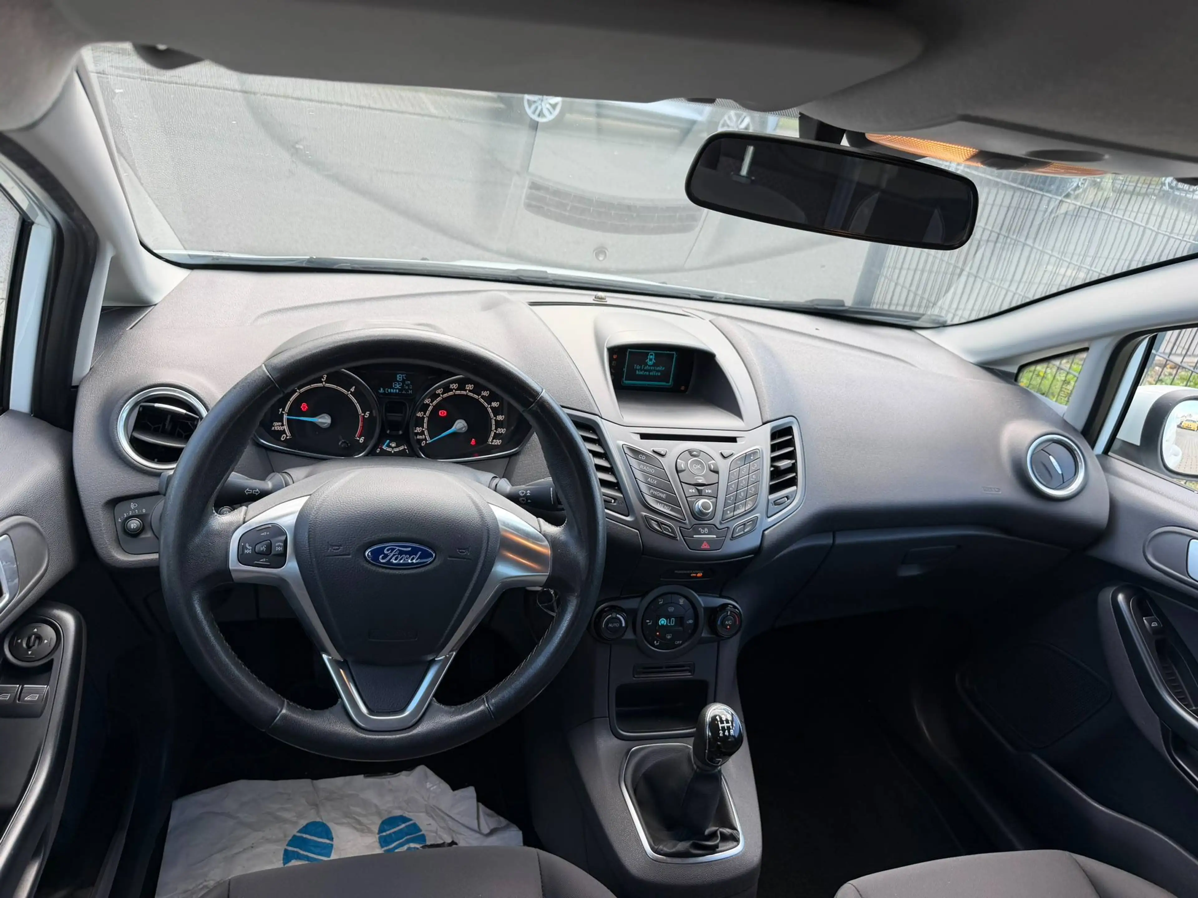 Ford Fiesta Sync Edition — photo 16
