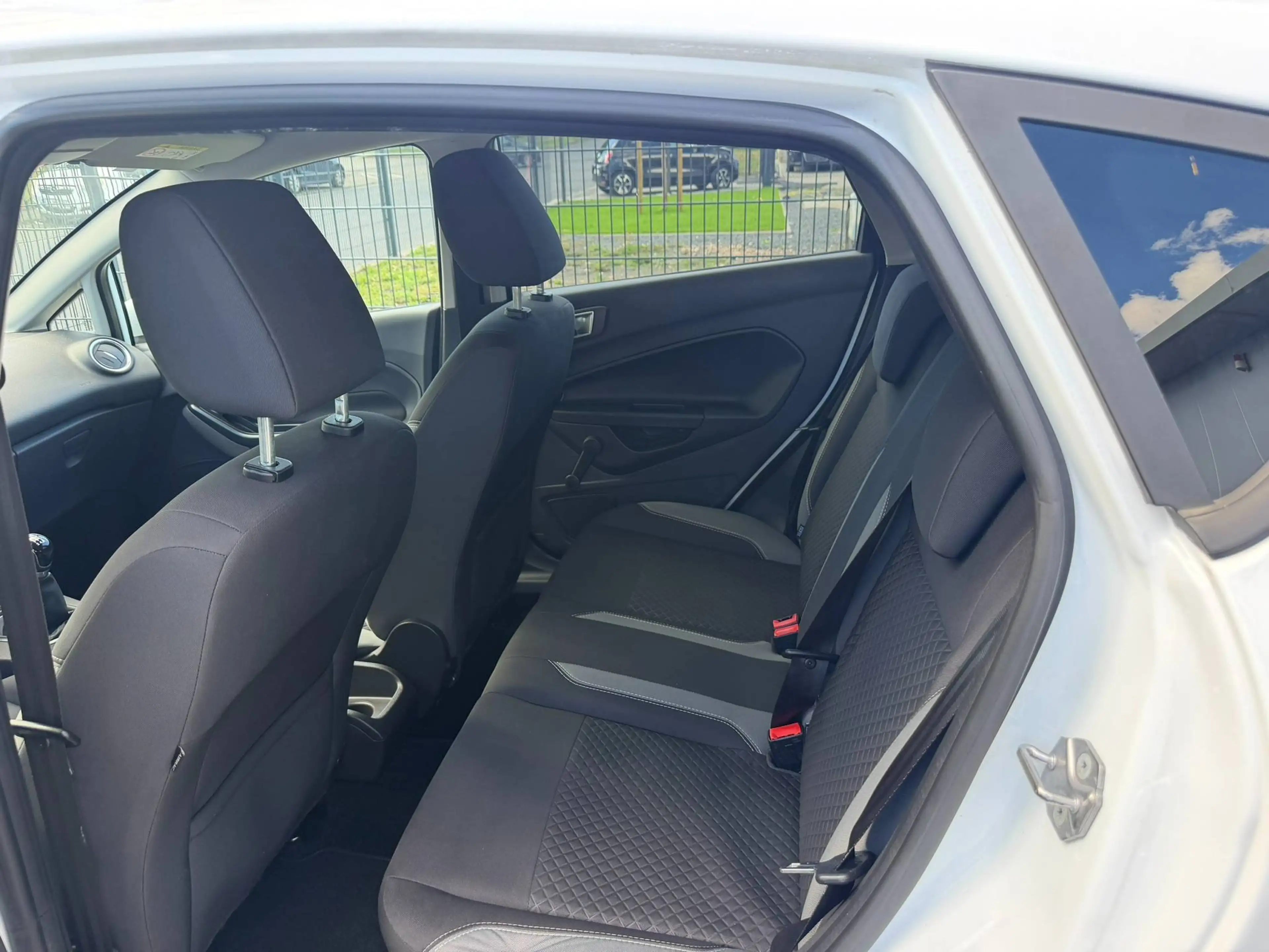Ford Fiesta Sync Edition — photo 12