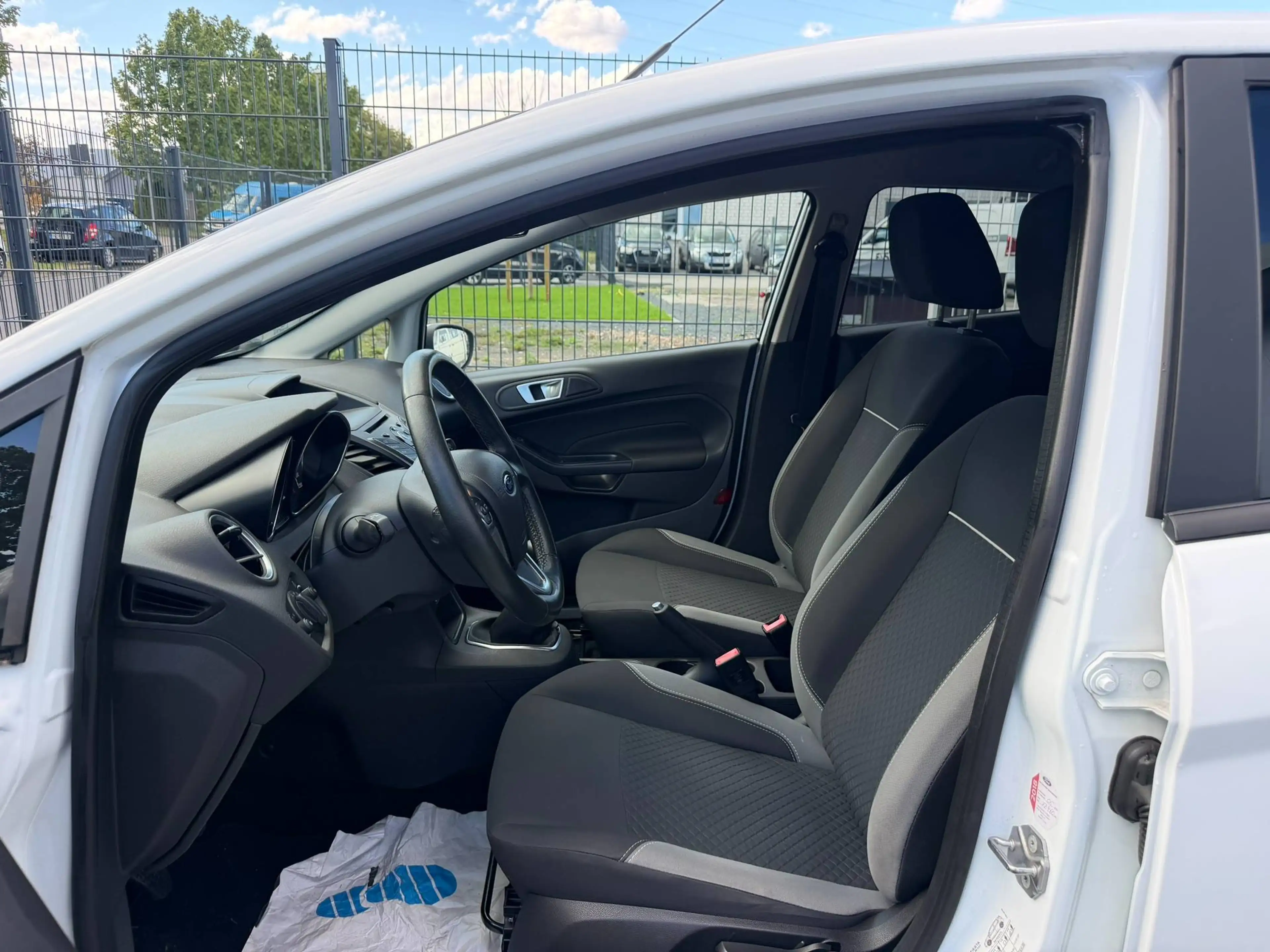 Ford Fiesta Sync Edition — photo 11