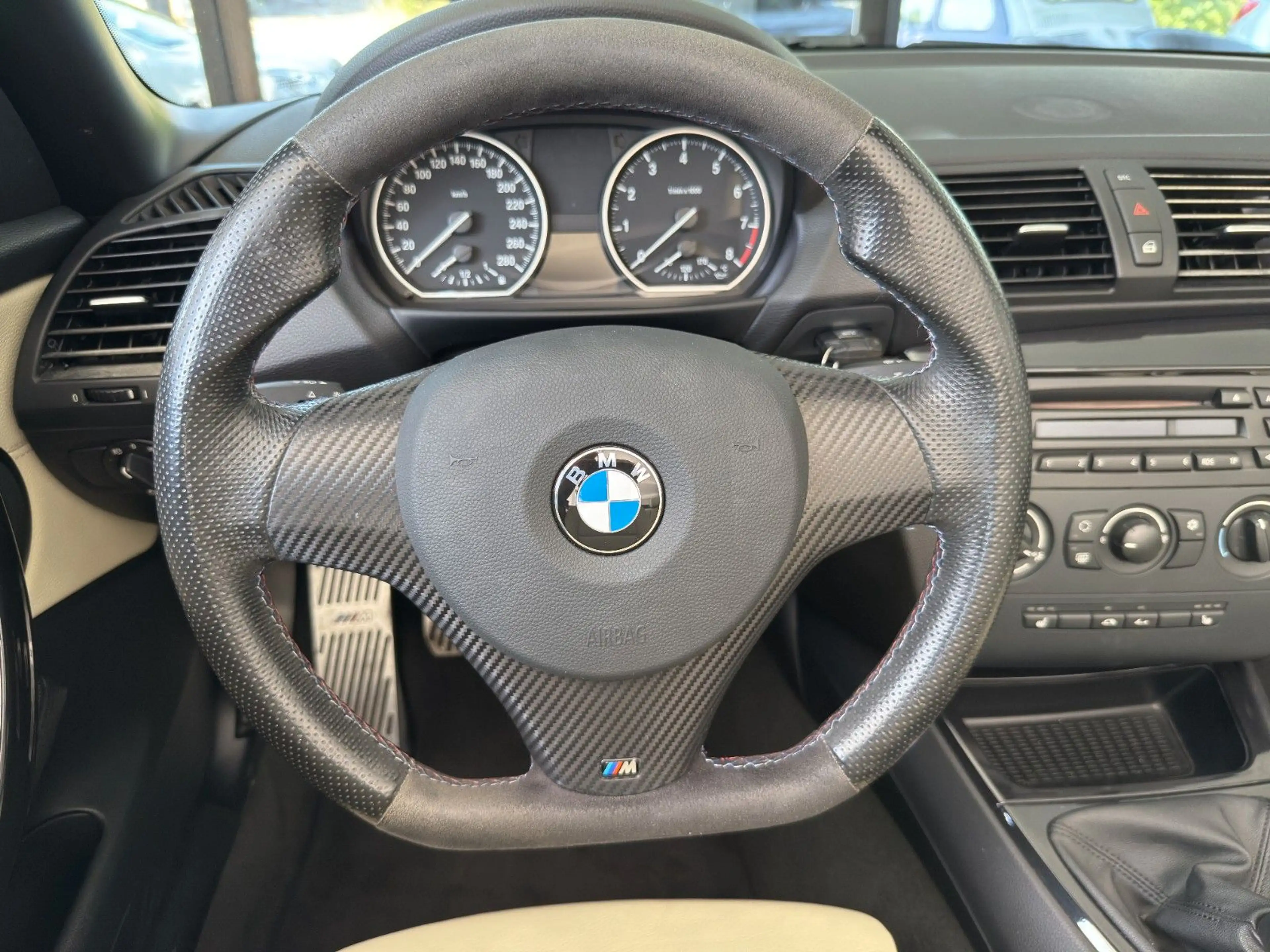 BMW 135 Cabrio*Leder*Xenon*M-Paket* — photo 17