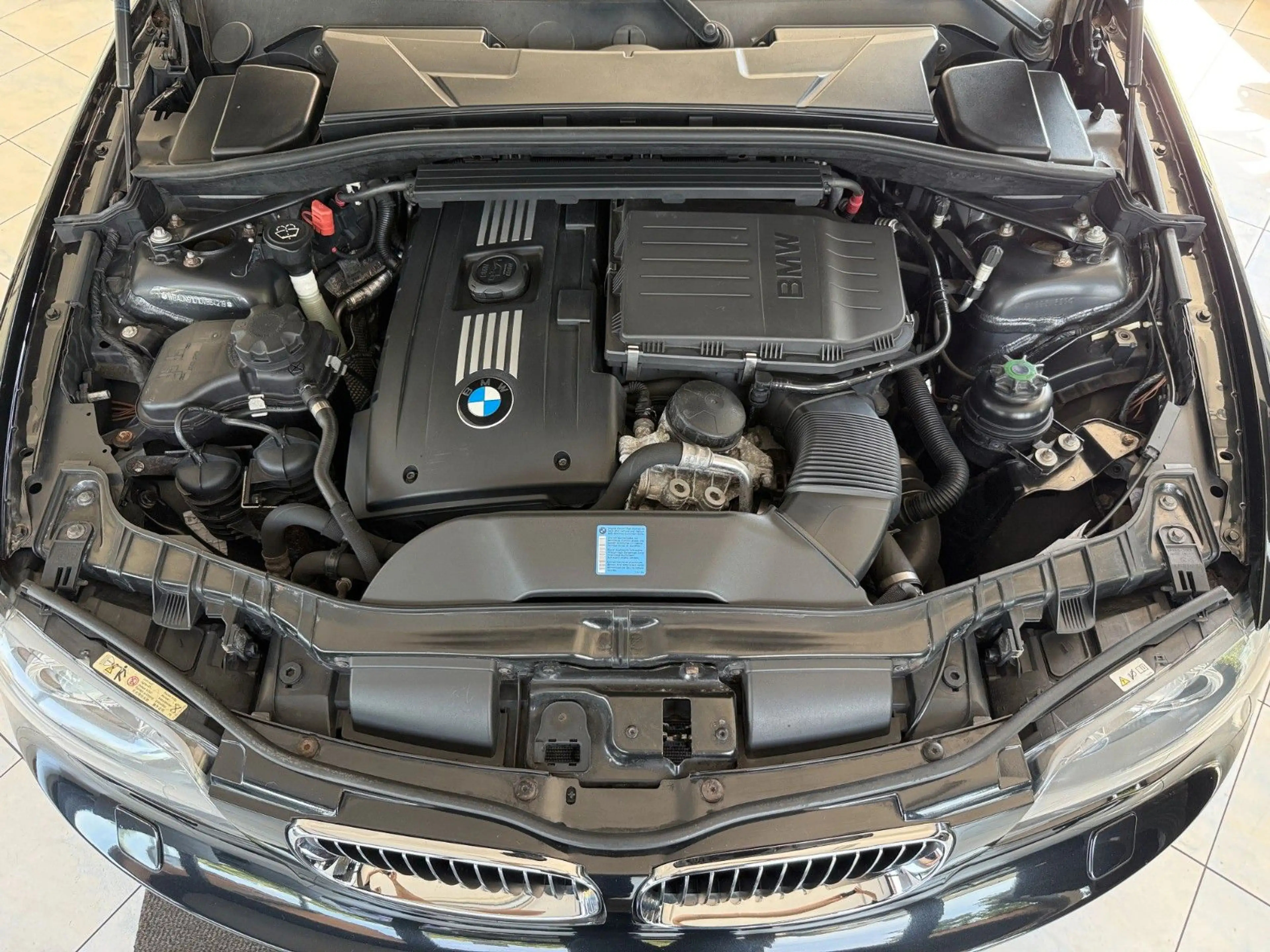 BMW 135 Cabrio*Leder*Xenon*M-Paket* — photo 23