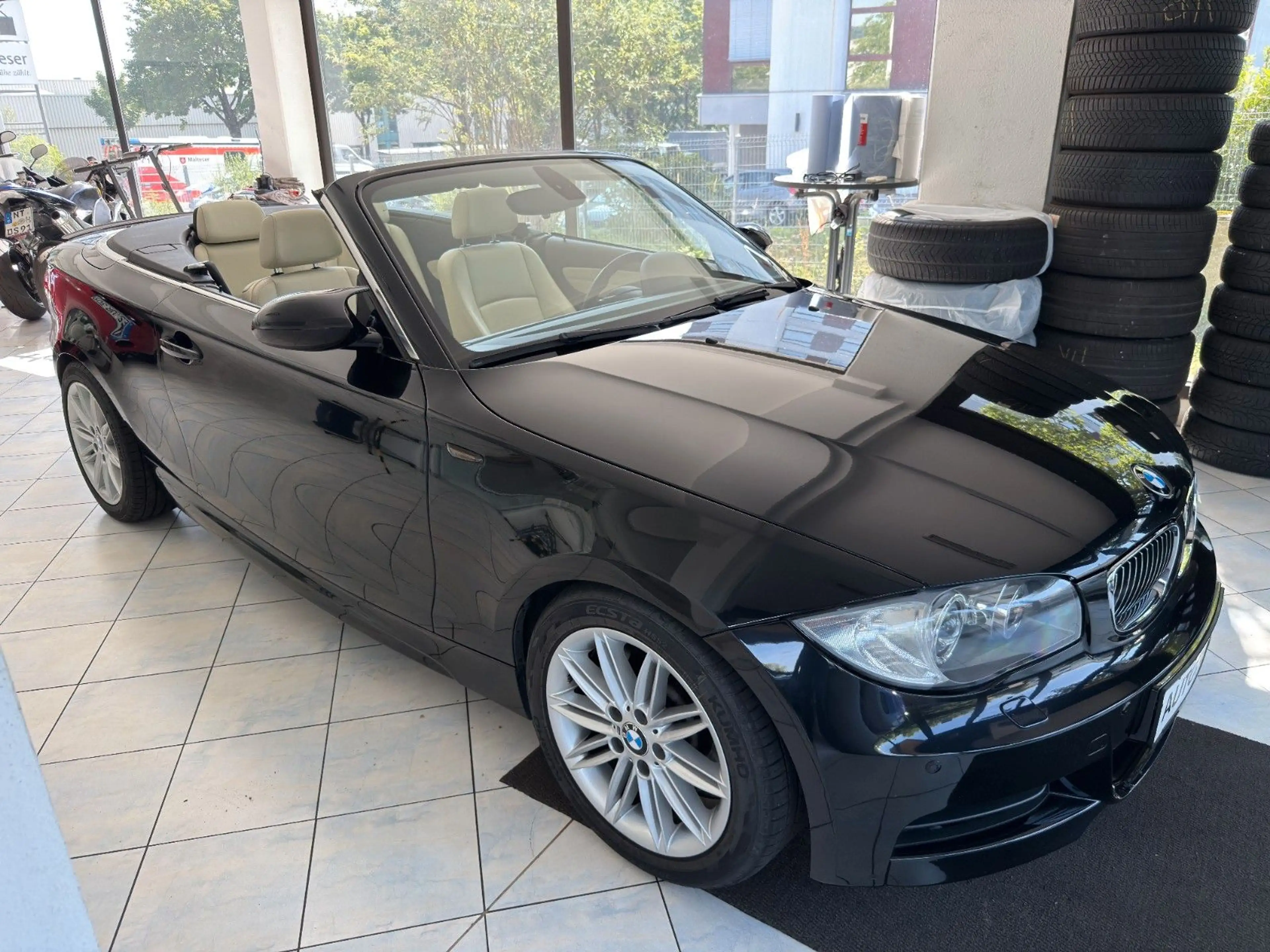 BMW 135 Cabrio*Leder*Xenon*M-Paket* — photo 7