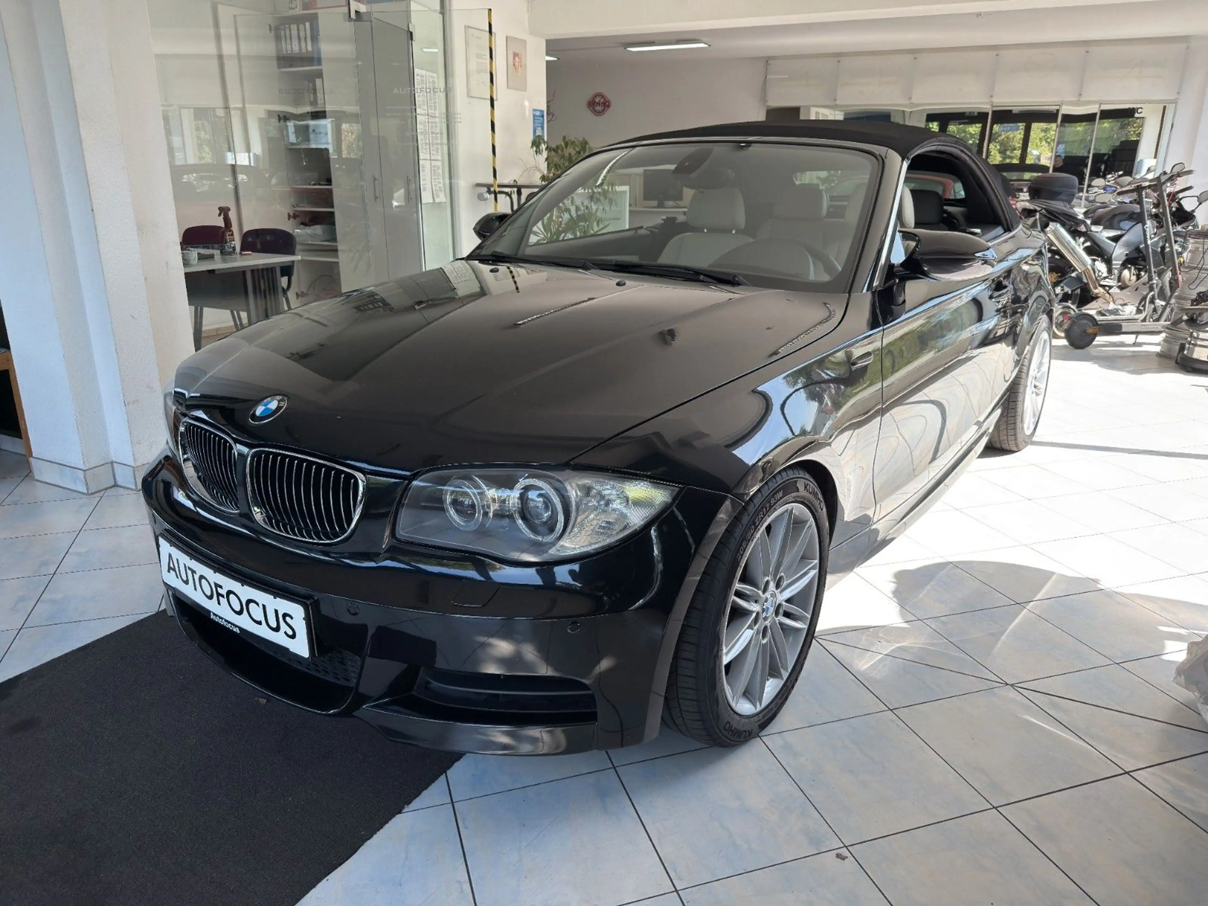 BMW 135 Cabrio*Leder*Xenon*M-Paket* — photo 3