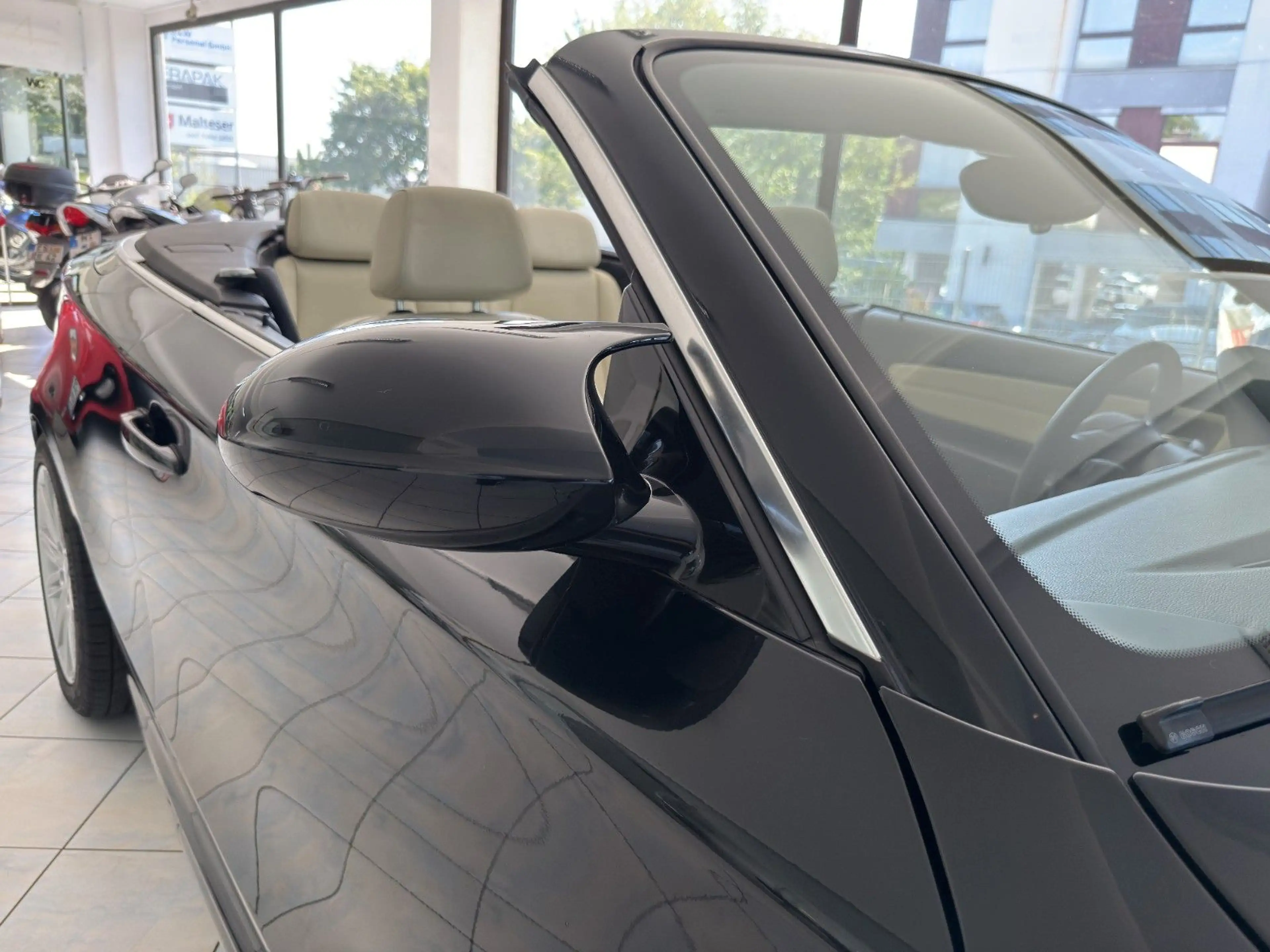 BMW 135 Cabrio*Leder*Xenon*M-Paket* — photo 21