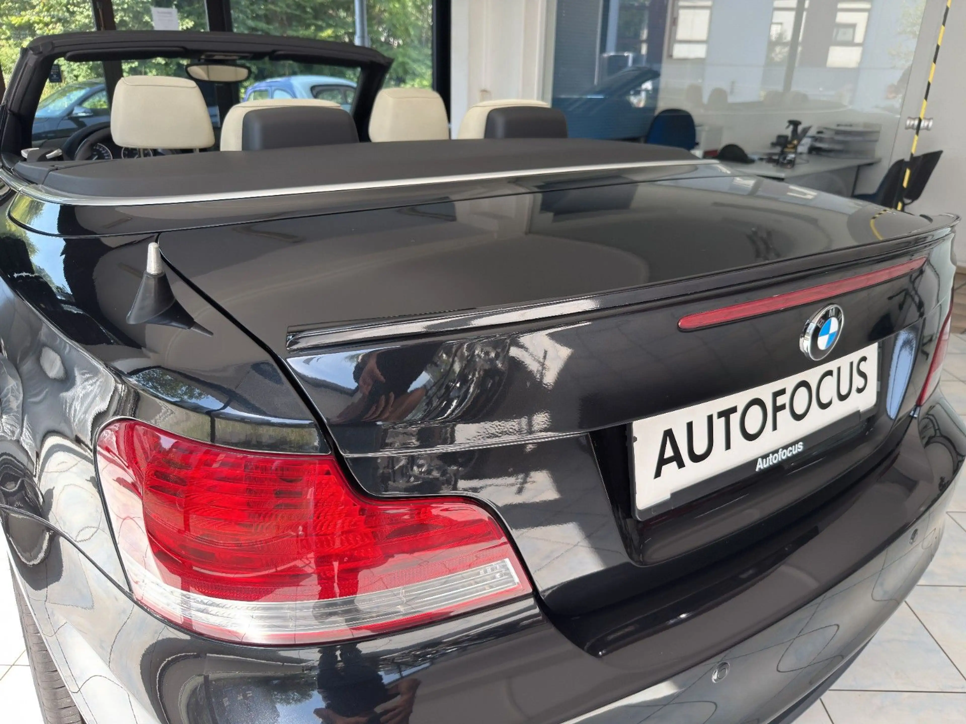 BMW 135 Cabrio*Leder*Xenon*M-Paket* — photo 20
