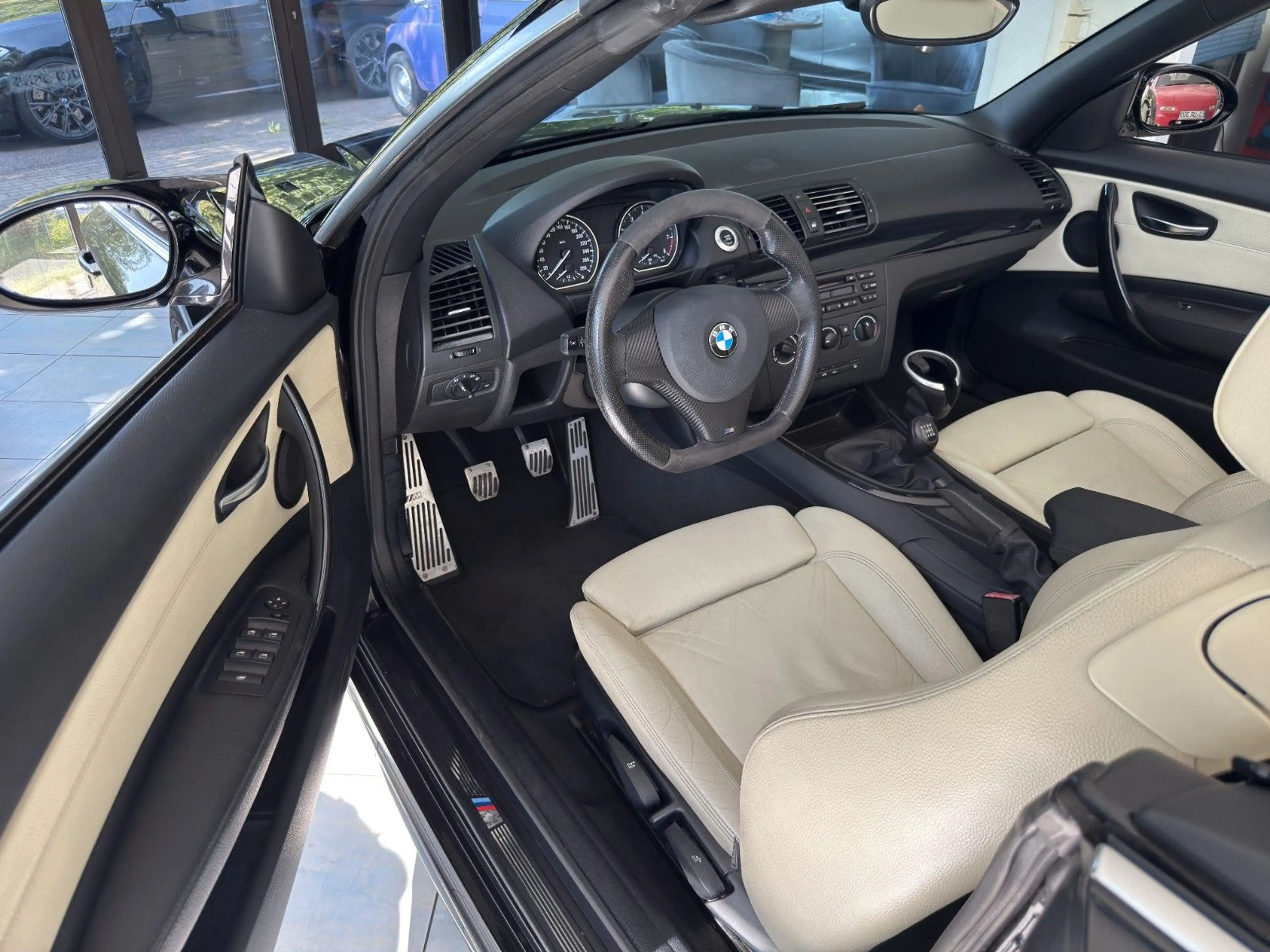 BMW 135 Cabrio*Leder*Xenon*M-Paket* — photo 11