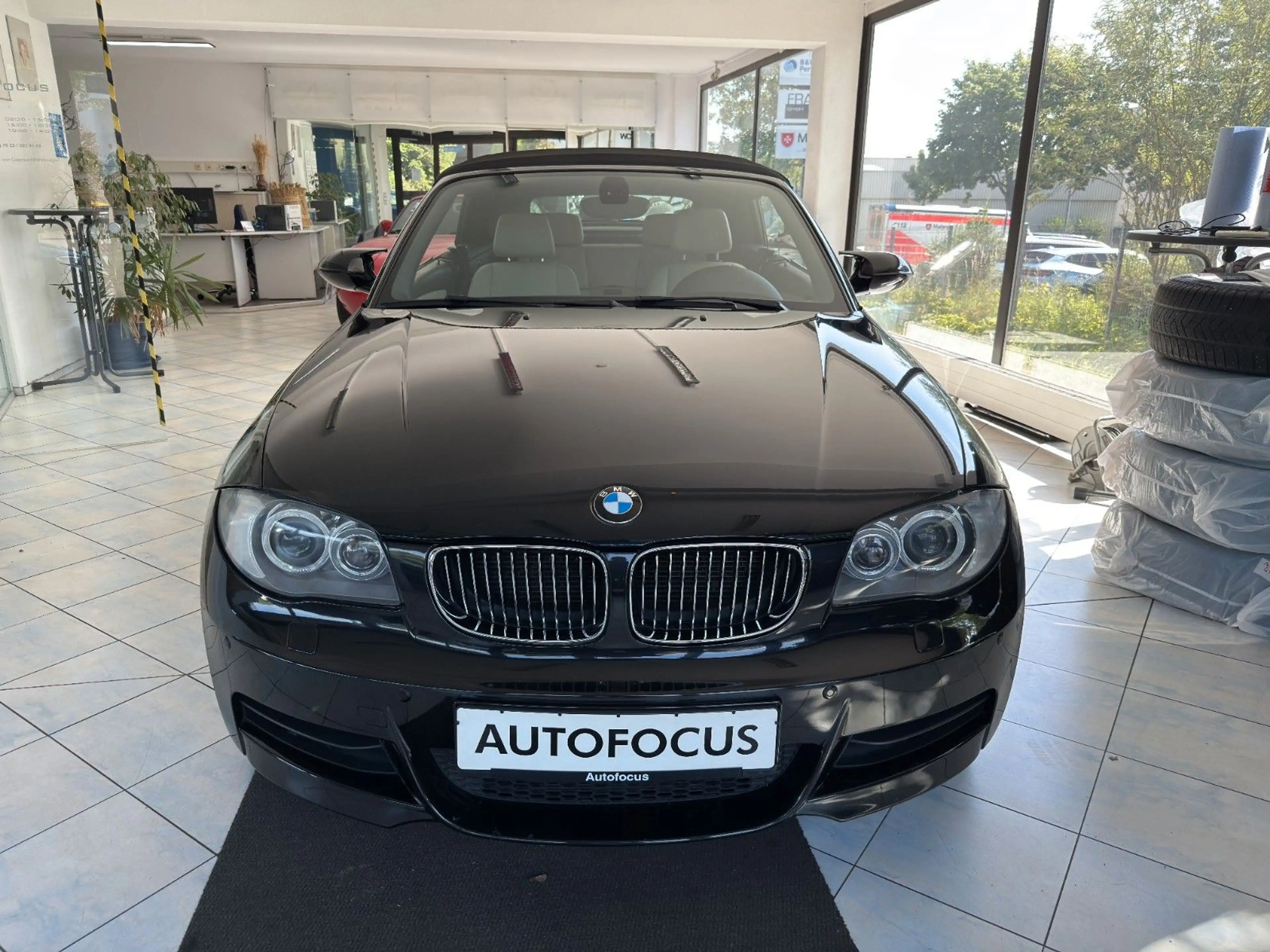 BMW 135 Cabrio*Leder*Xenon*M-Paket* — photo 2