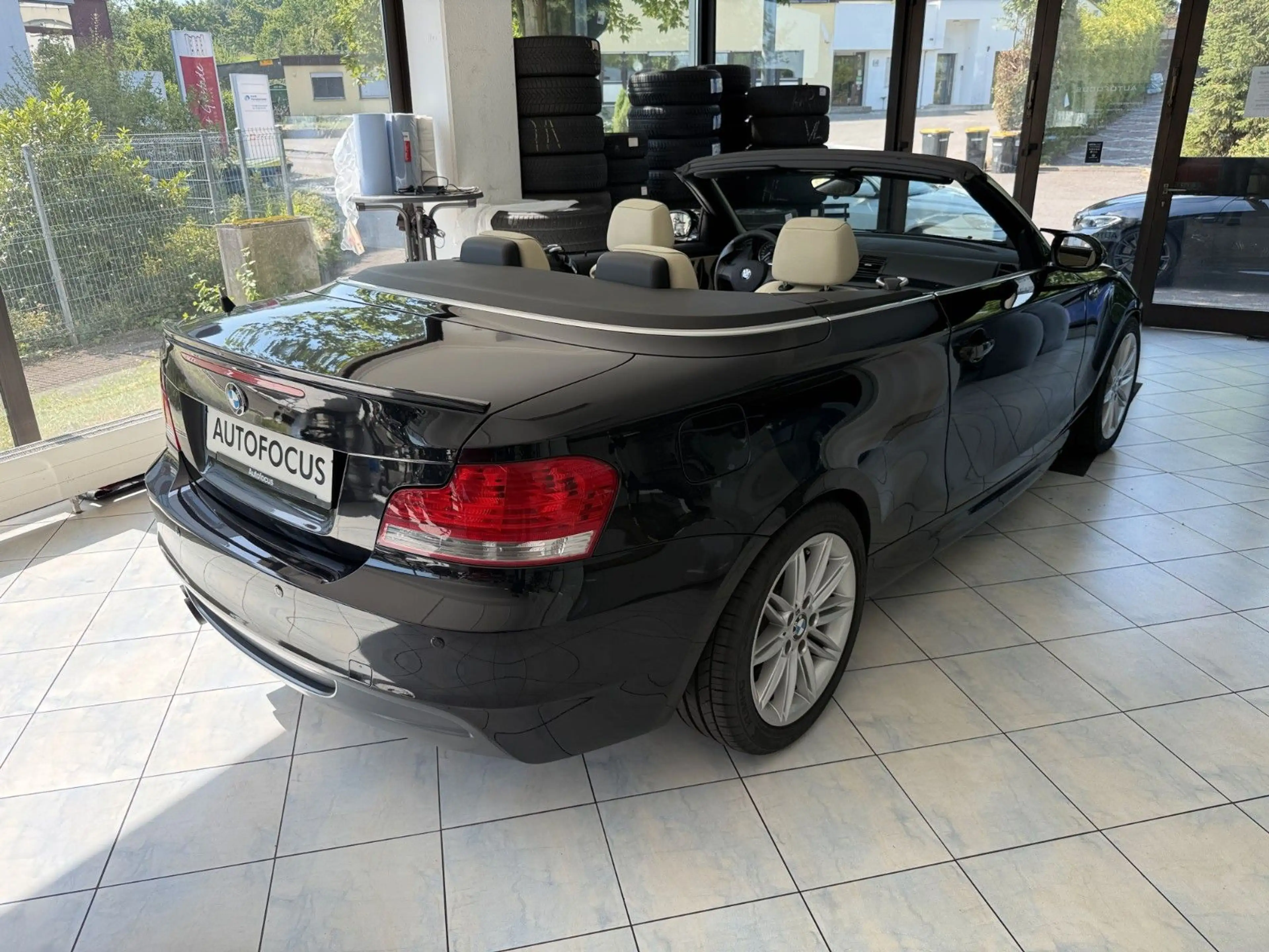 BMW 135 Cabrio*Leder*Xenon*M-Paket* — photo 10